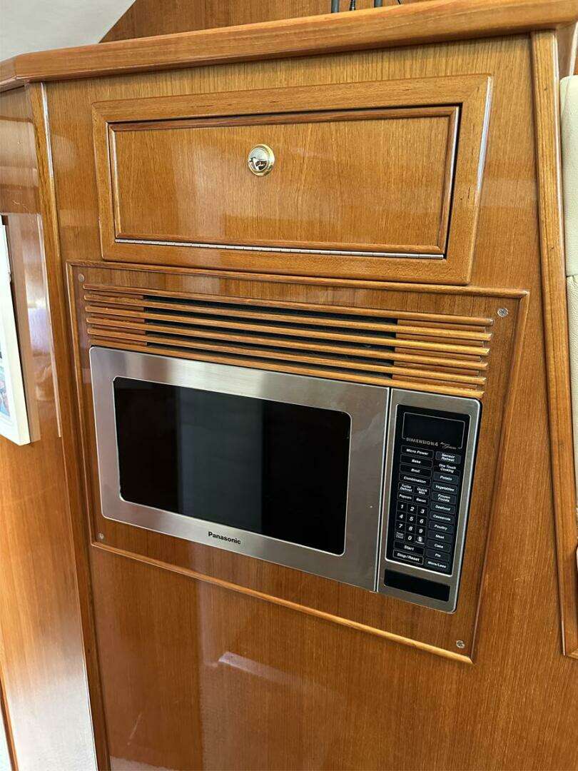 2004 Riviera 40 Sportfish - Image 31
