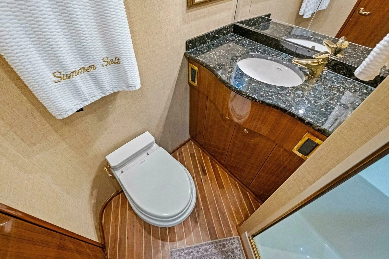 2006 Viking 56 Convertible - Image 26
