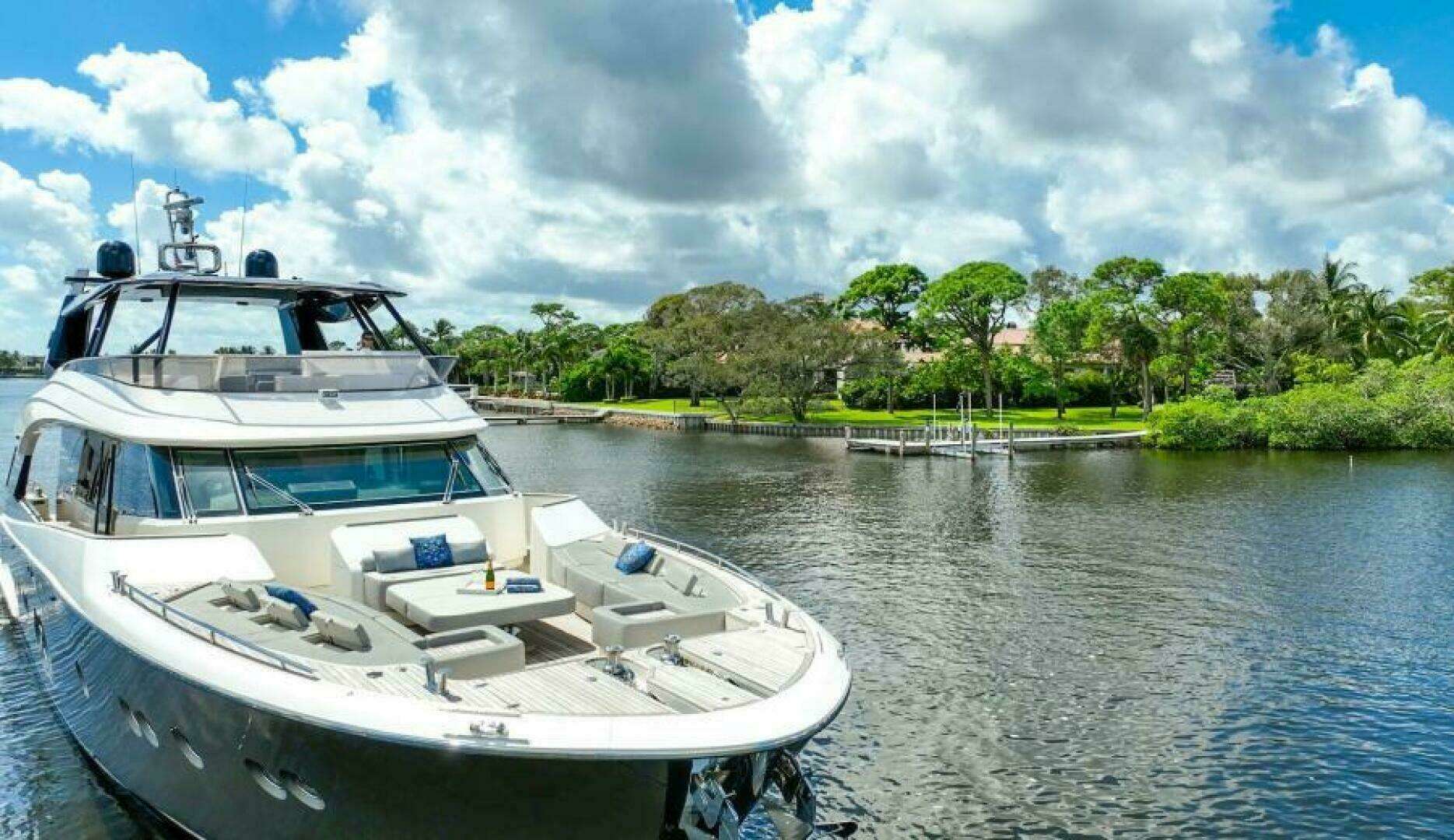 2015 Monte Carlo Yachts MCY86 - Image 14