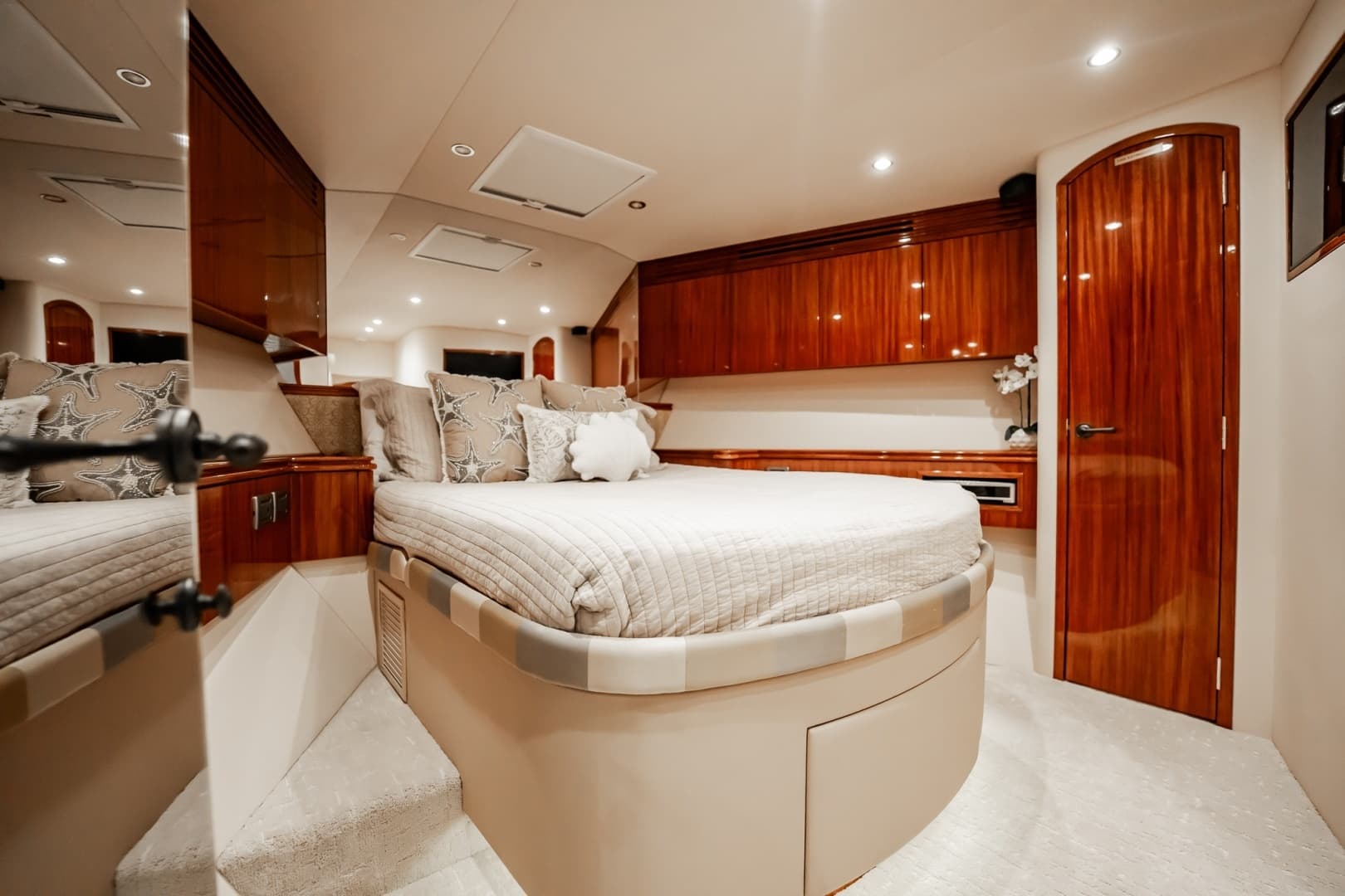 2012 Hatteras — - Image 118