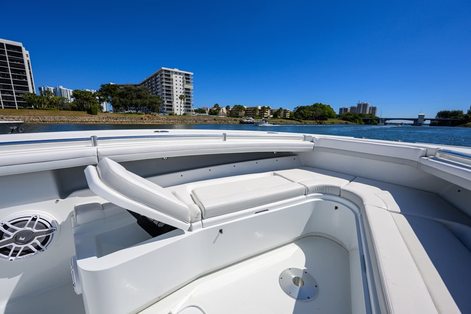 2023 Yellowfin 34 Offshore - Image 3