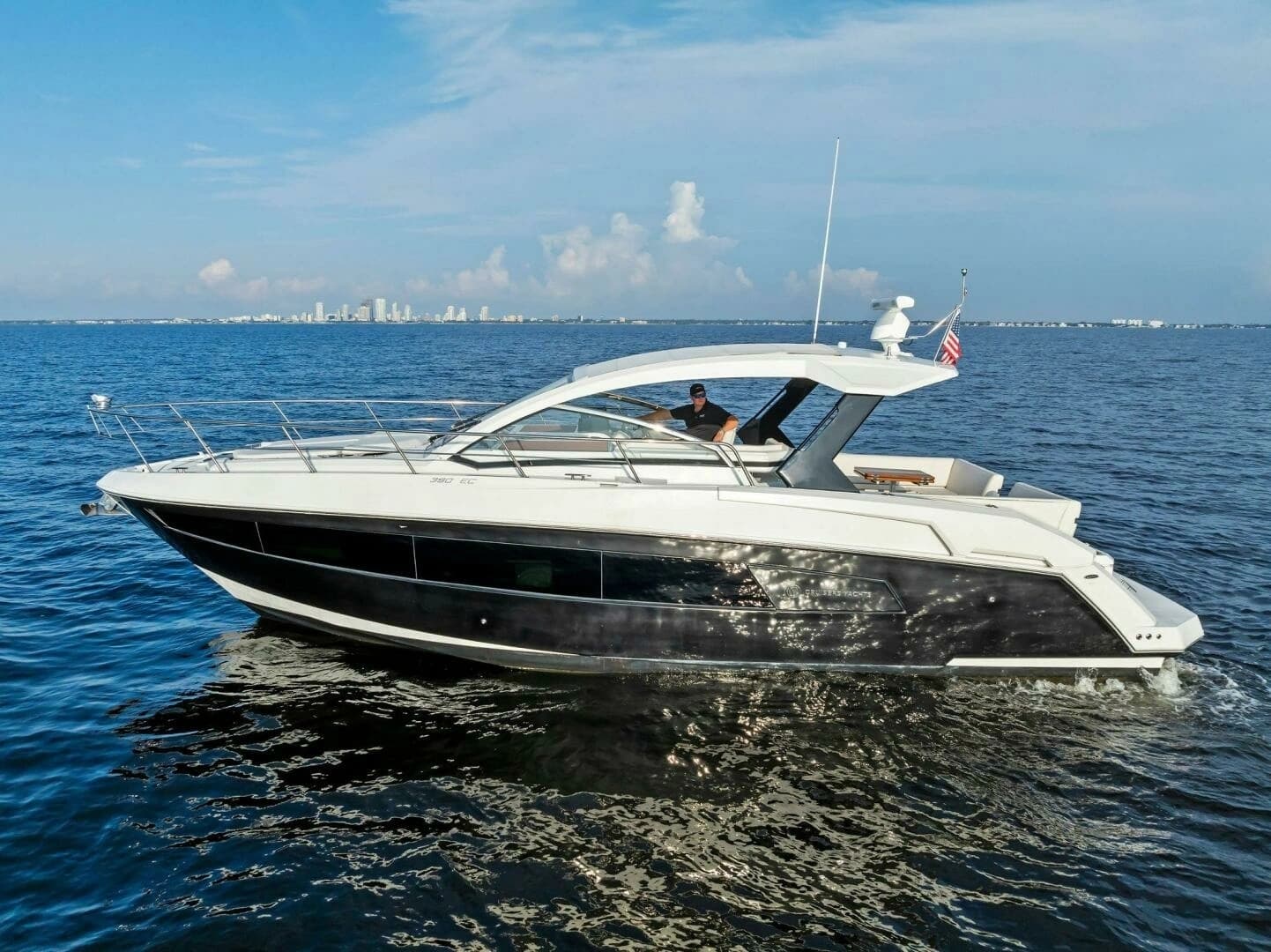 2015 Cruisers Yachts 390 Express Coupe - Image 52