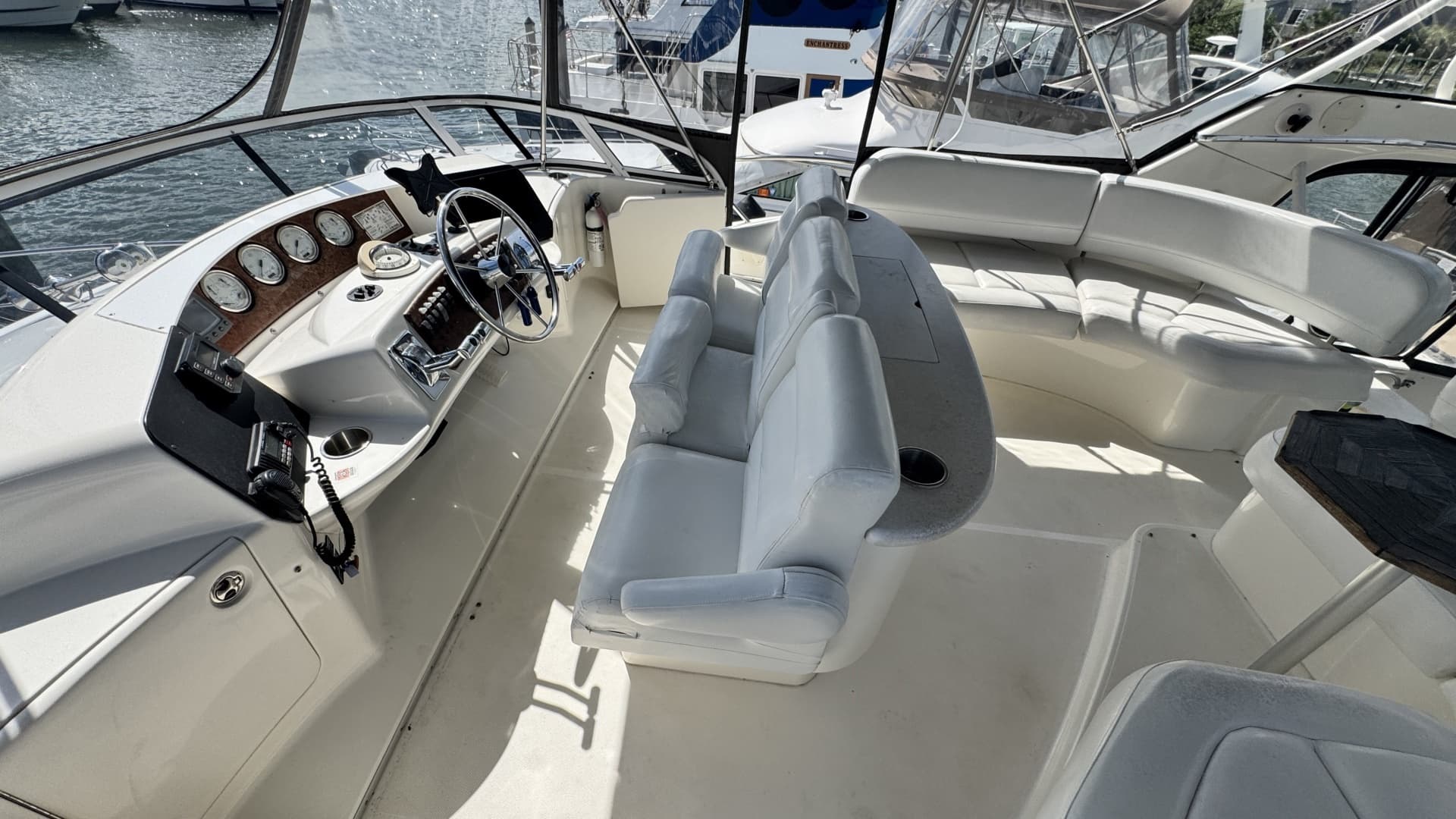 2003 Silverton 43 Motor Yacht - Image 24