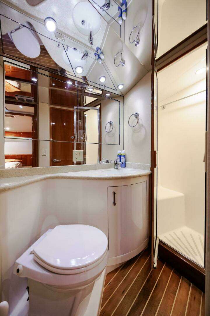 2005 Hatteras 50 Convertible - Image 30