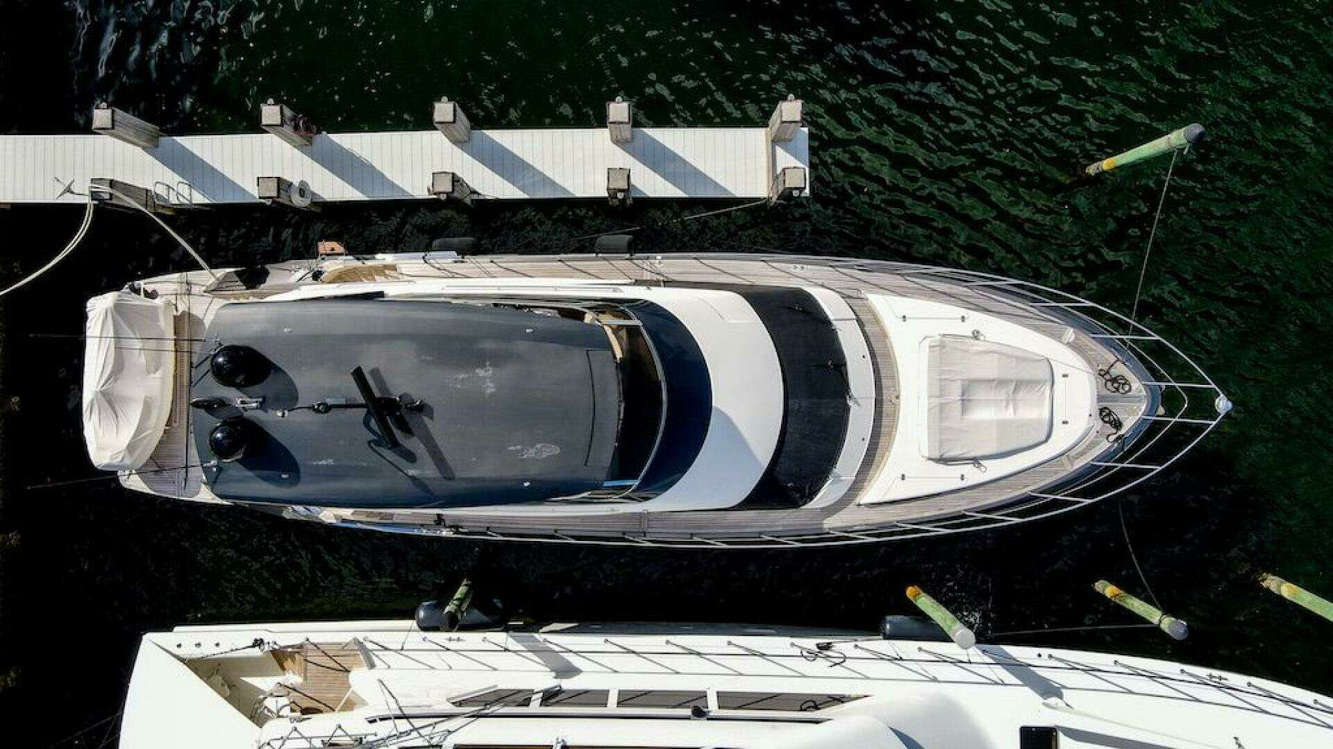 2016 Marquis 660 Sport Yacht - Image 3