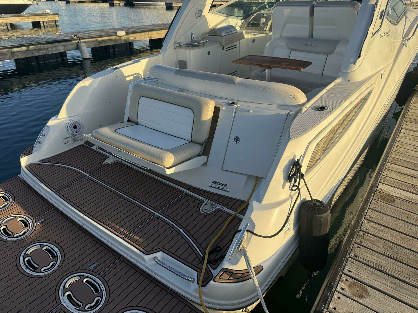 2011 Sea Ray 330 Sundancer - Image 8