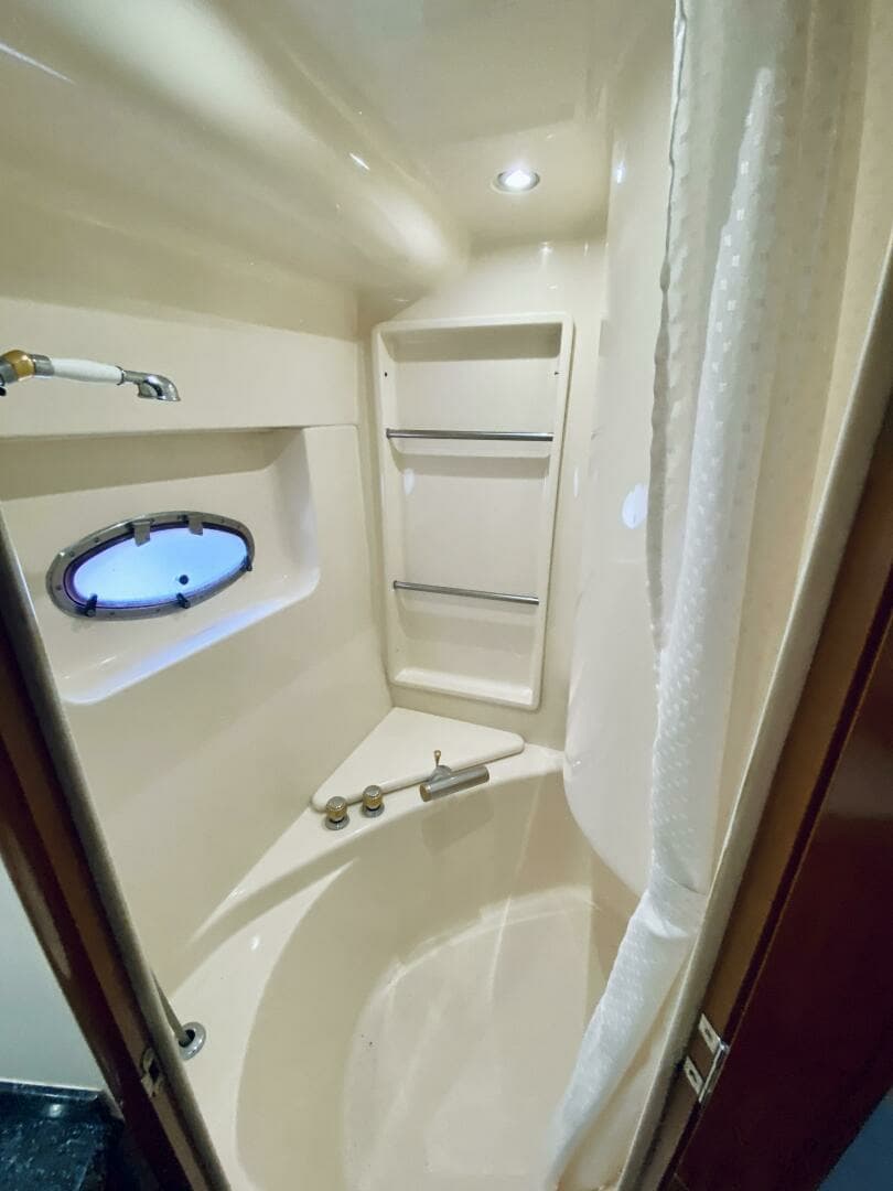 2000 Carver 506 Motor Yacht - Image 27