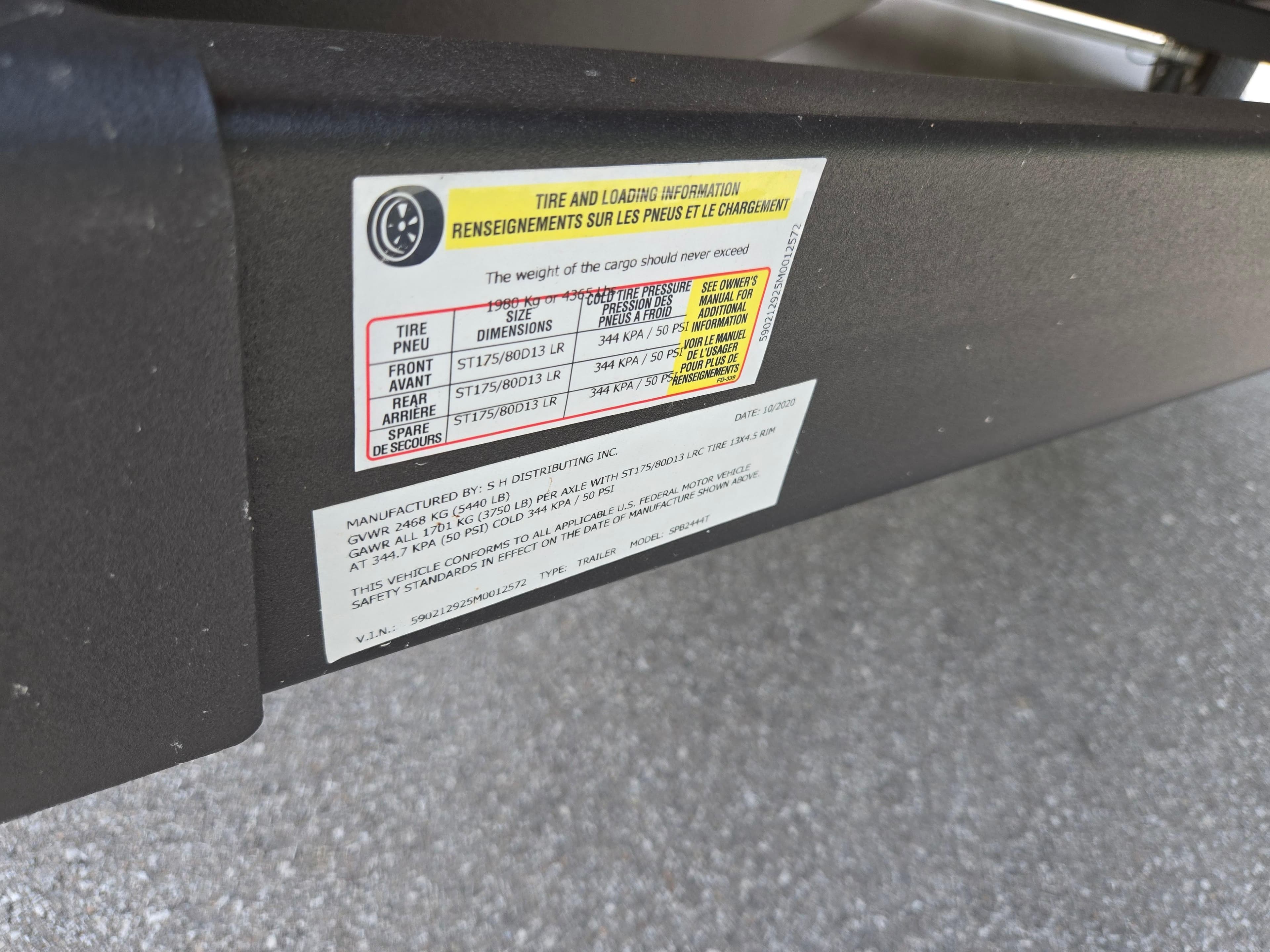 2023 Barletta Cabrio 24UE tire and loading information label on black surface.