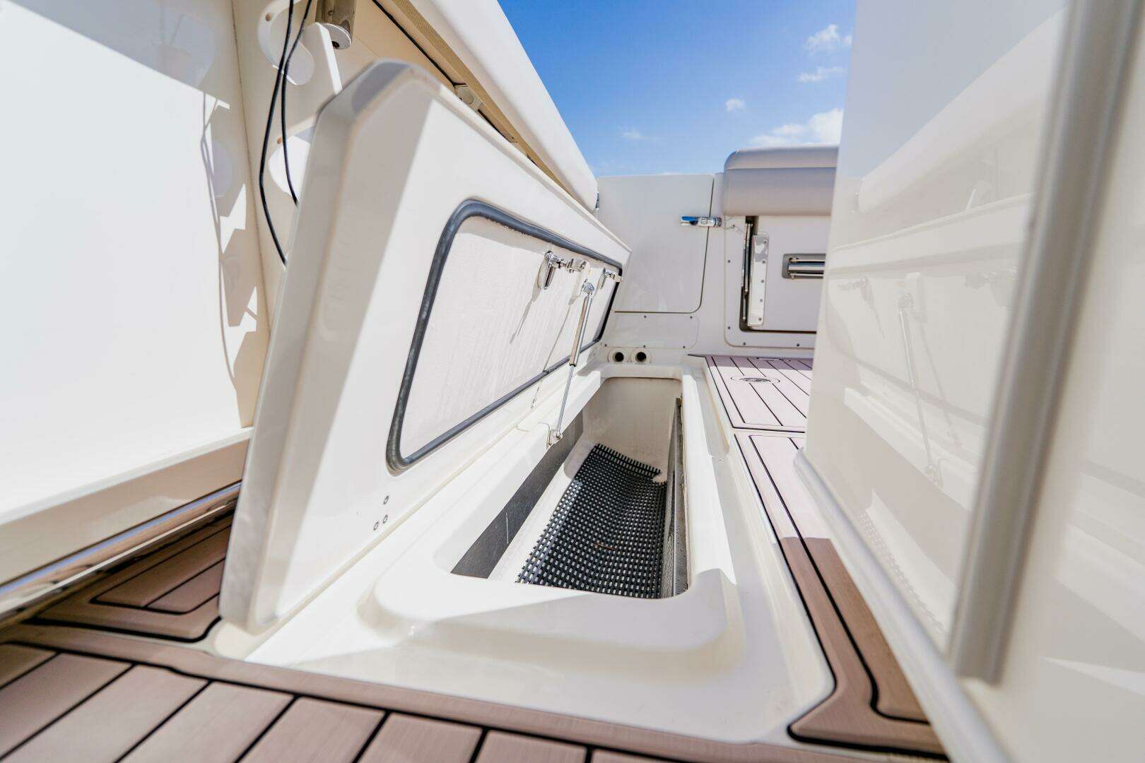 2019 Boston Whaler 380 Outrage - Image 36