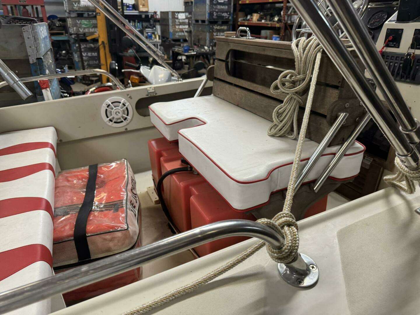 1988 Boston Whaler 17 Newport - Image 9