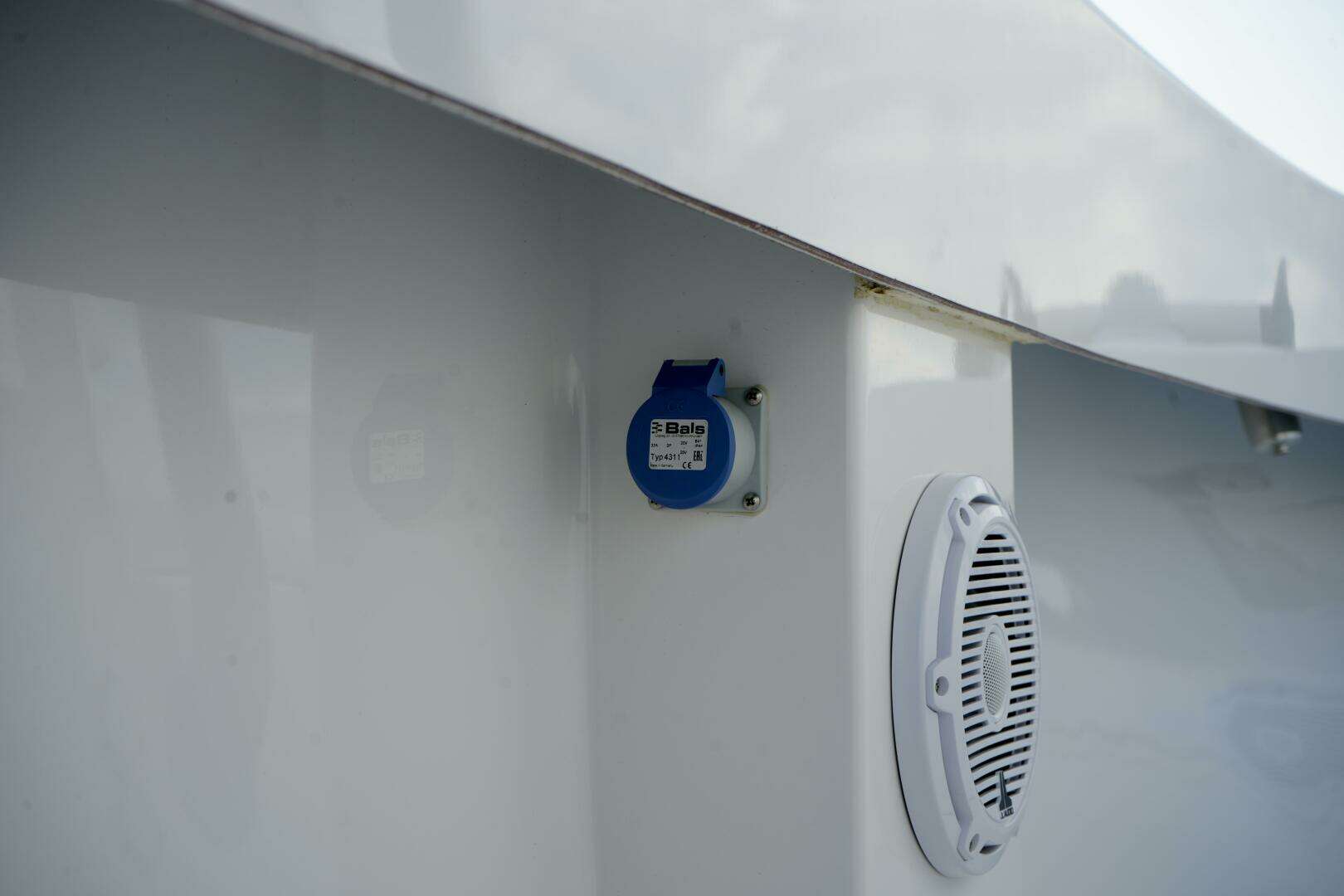 2024 Reef Runner Center Console - Image 27