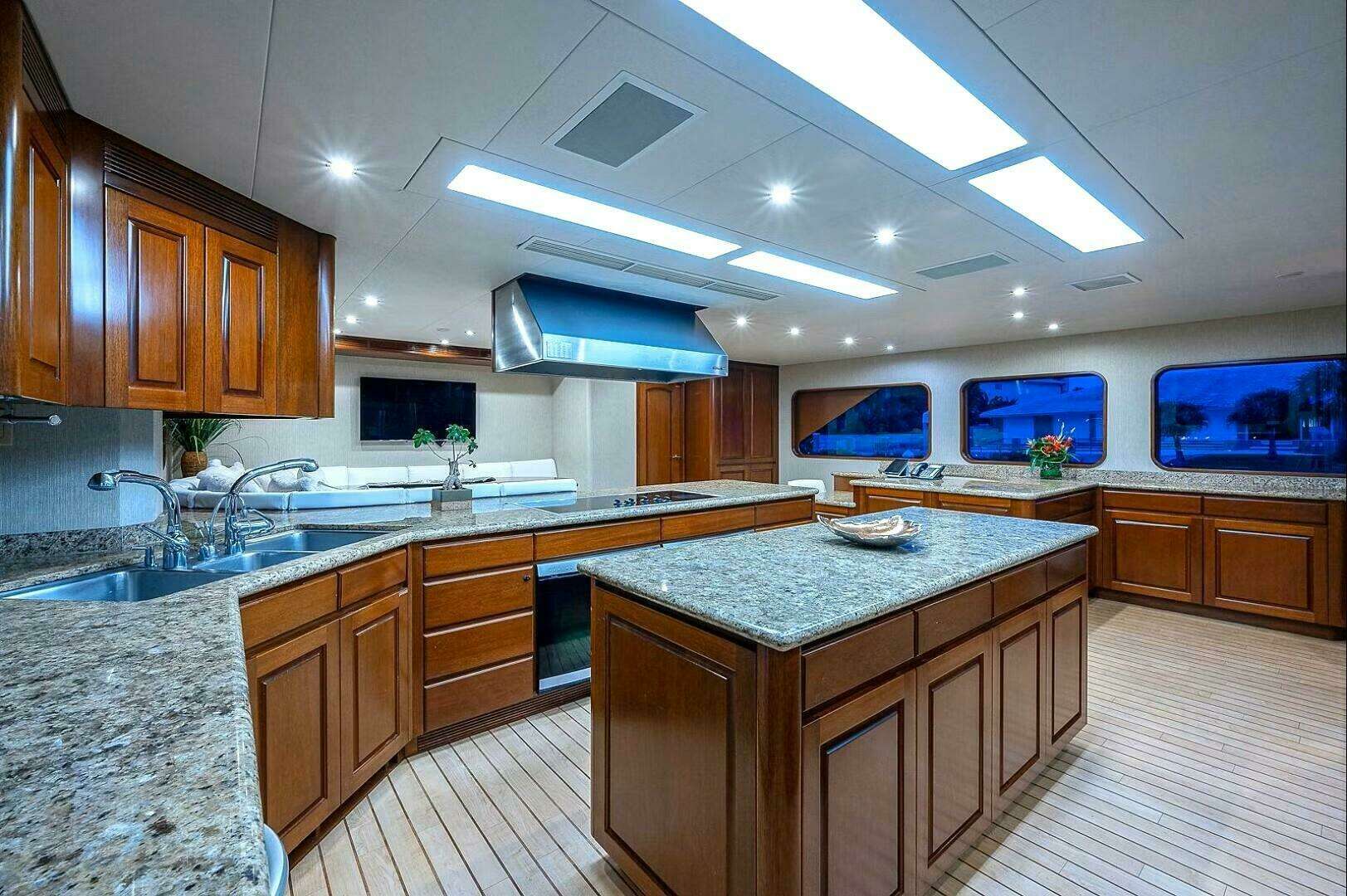 2000 Christensen Raised Pilothouse MY - Image 5