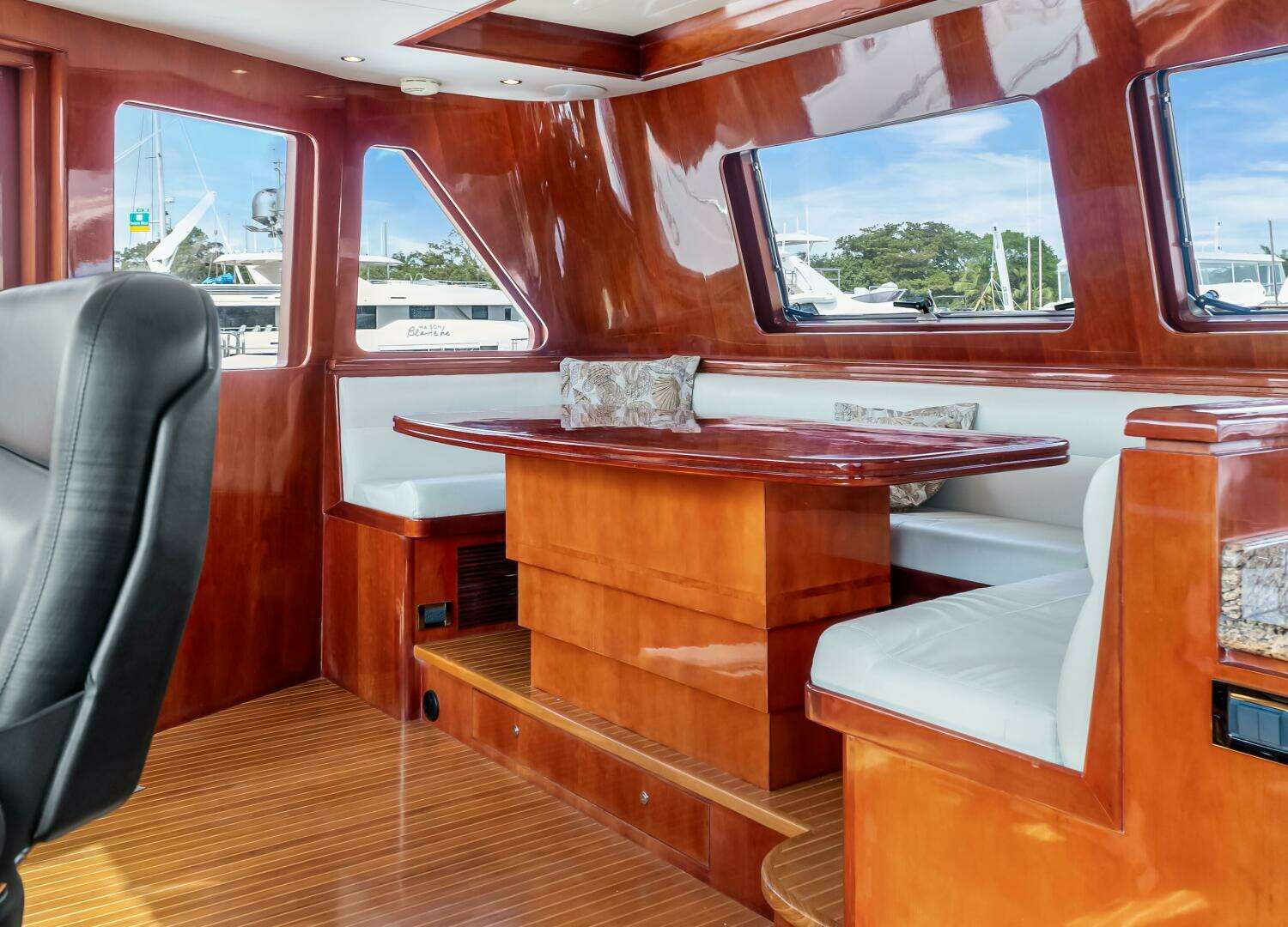 2005 Ocean Alexander 80 motoryacht - Image 35