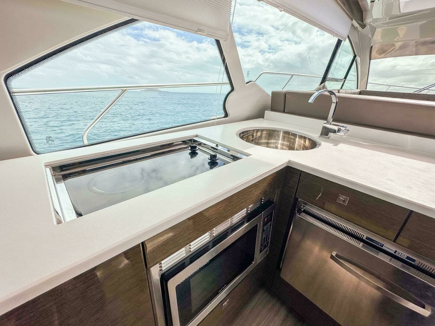 2019 Cruisers Yachts 50 Cantius - Image 33