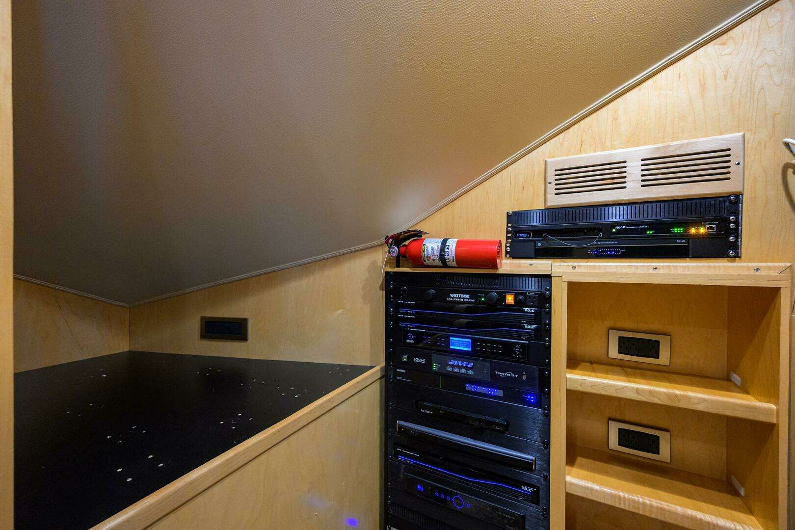 2014 Viking 76 Enclosed Bridge - Image 18