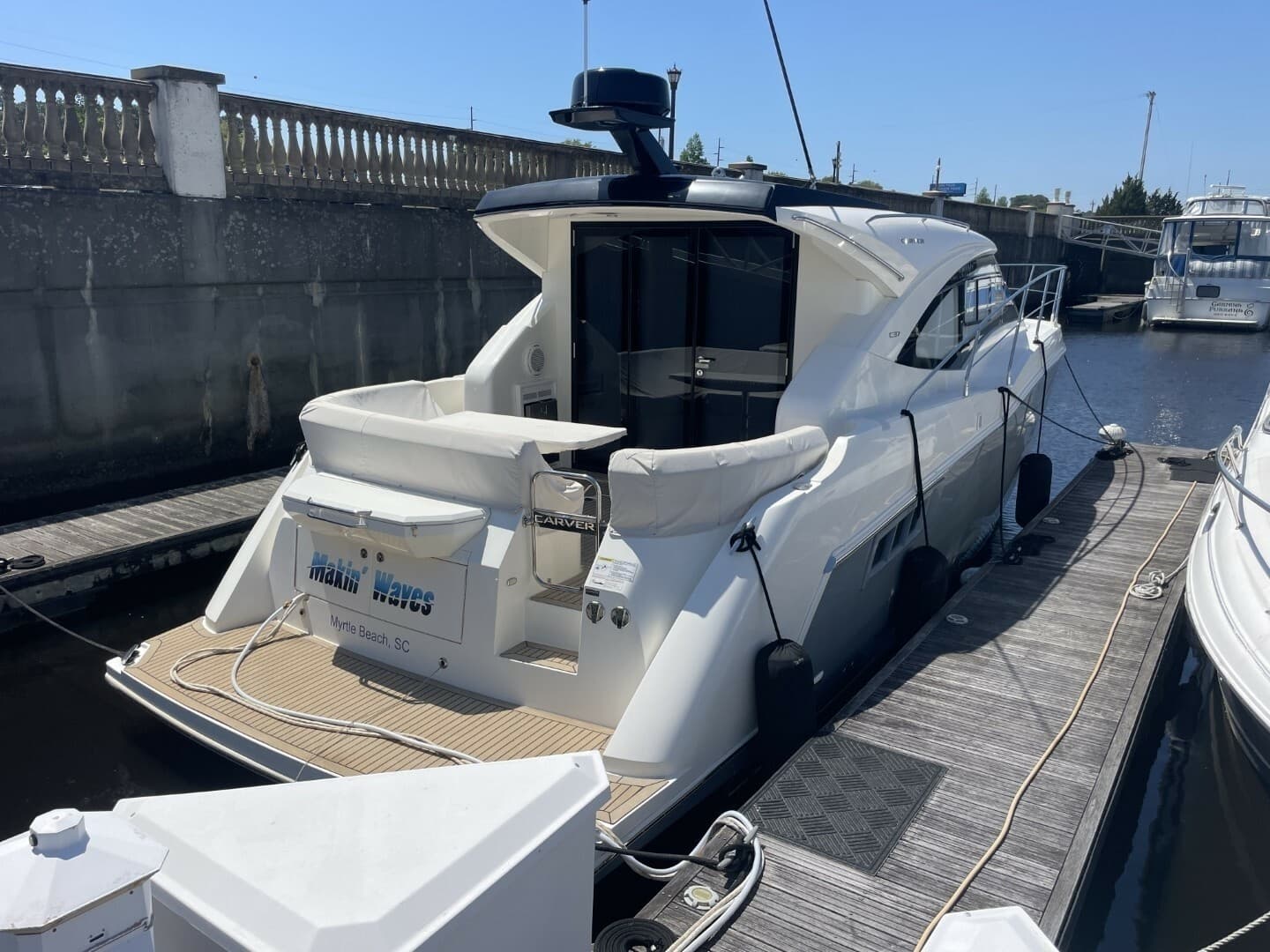 2020 Carver C37  Coupe - Image 2