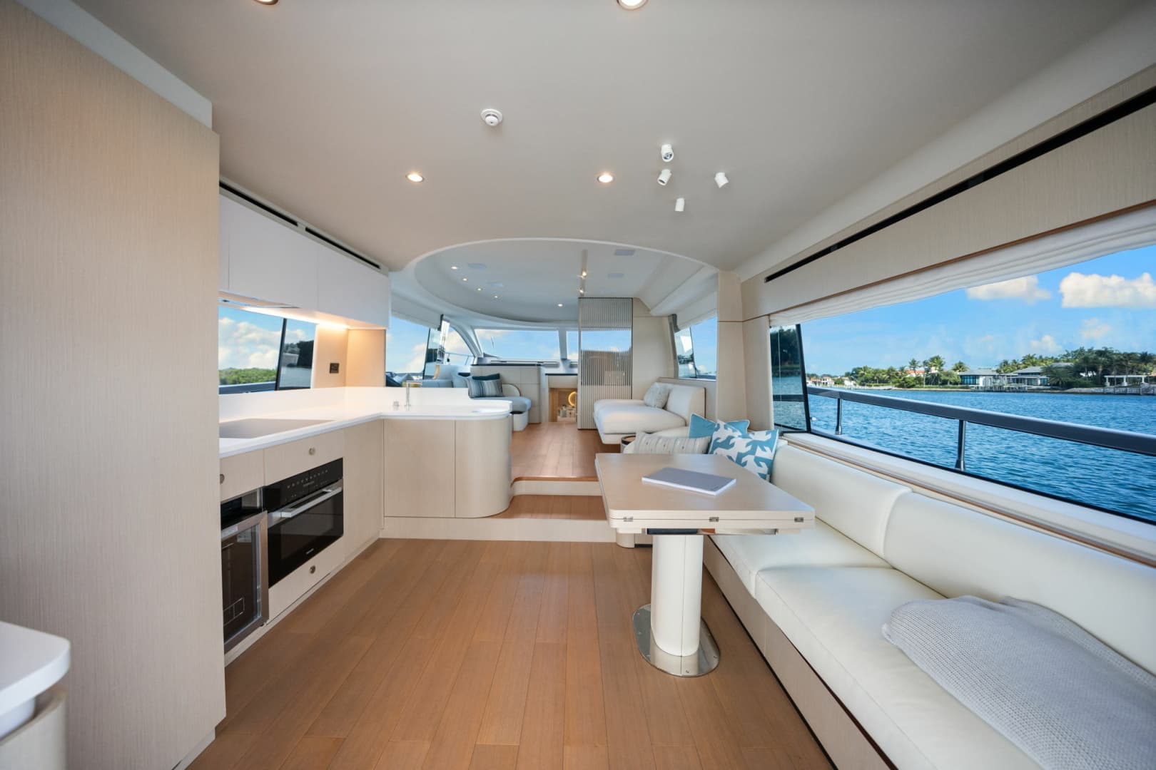 2025 Azimut 68 FLY - Image 32