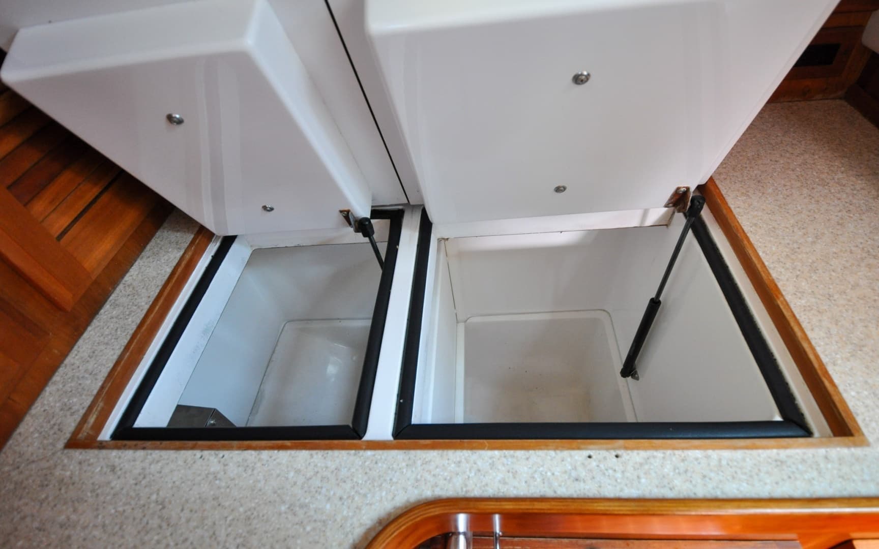 2004 Sabre 426 - Image 48