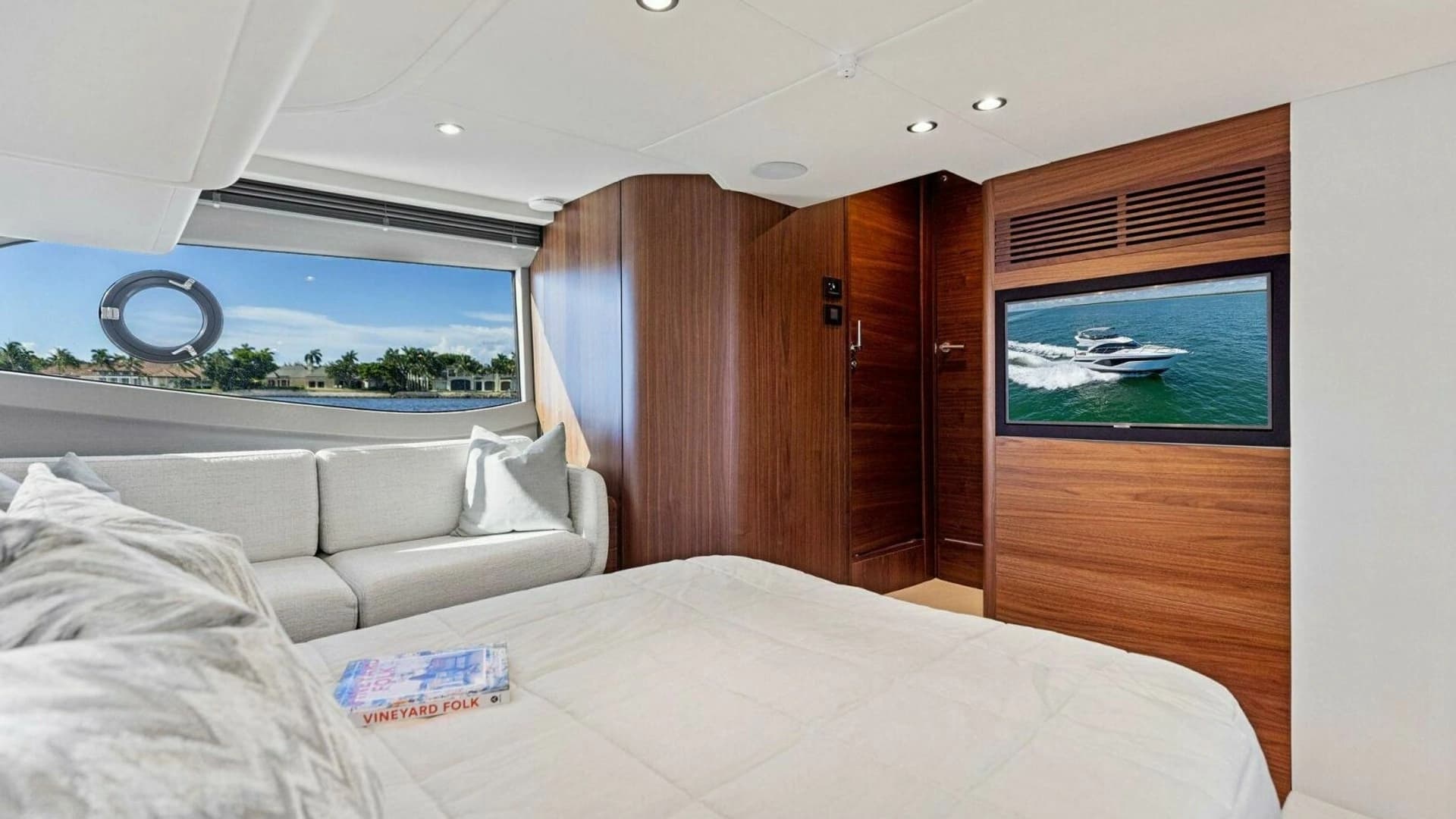 2025 Princess F50 Flybridge - Image 20