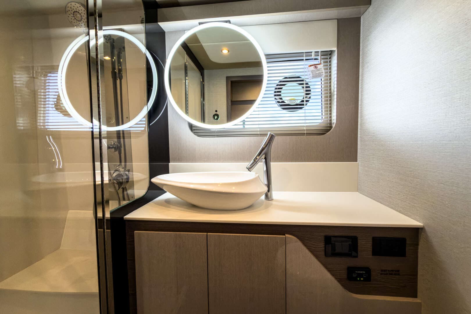 2026 Cruisers Yachts 50 FLY - Image 59