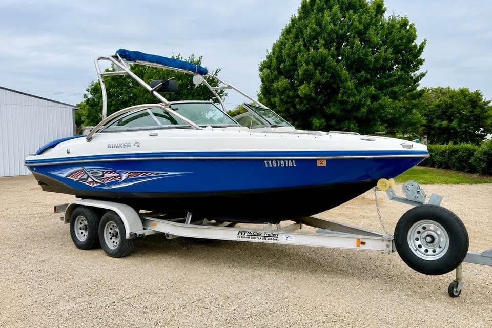 2007 Rinker 226 Captiva Bowrider
