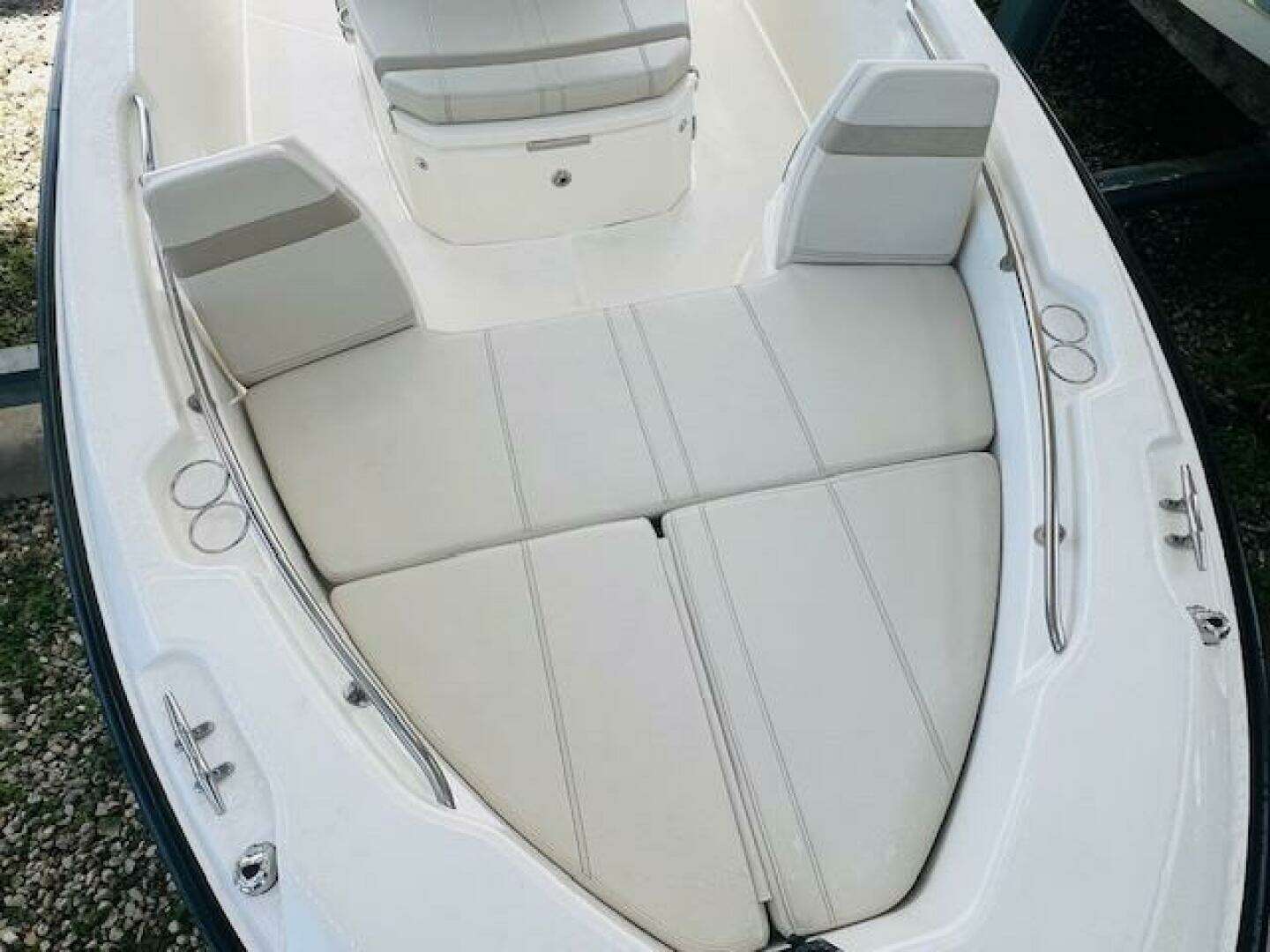 2023 Boston Whaler 250 Dauntless - Image 7
