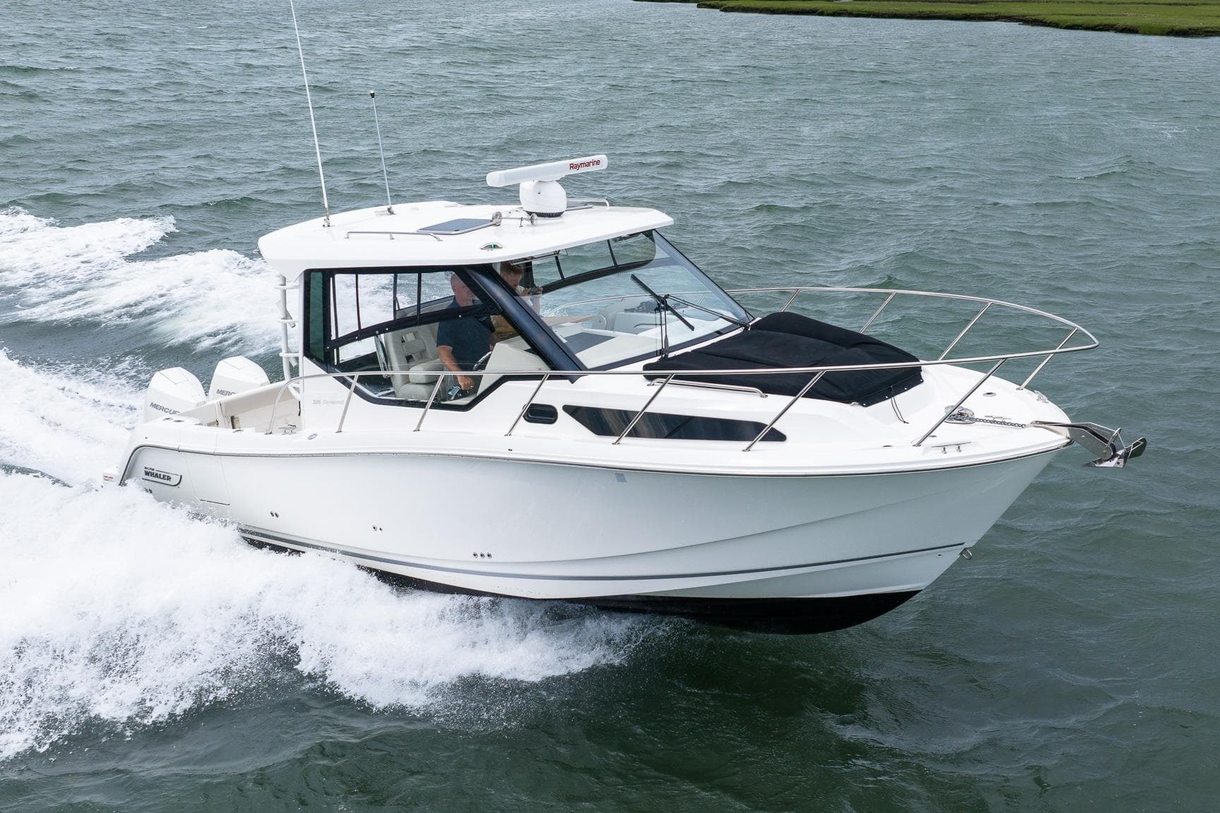 2020 Boston Whaler 325 Conquest