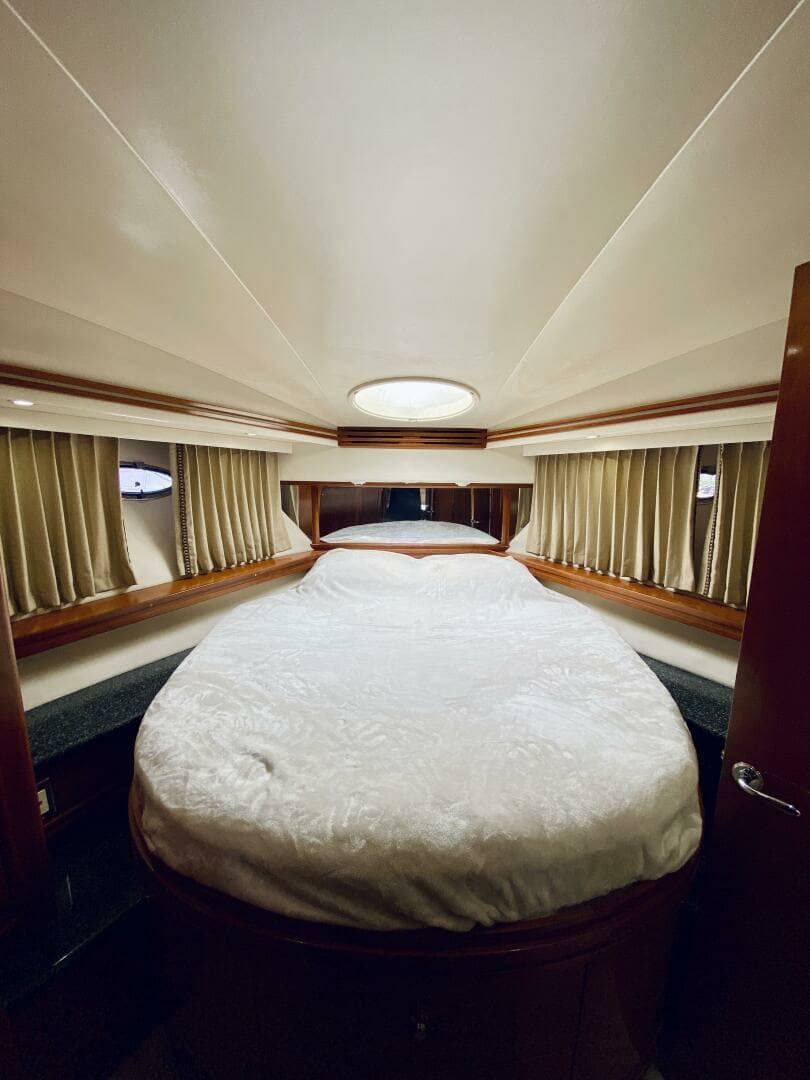 2000 Carver 506 Motor Yacht - Image 30