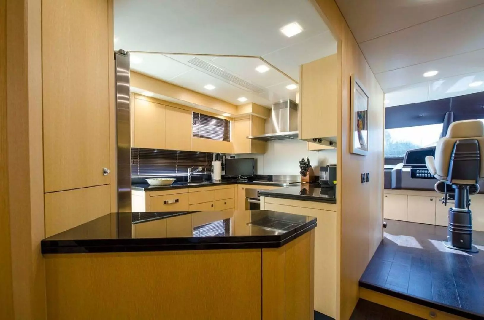 2014 Sunseeker Yacht - Image 11