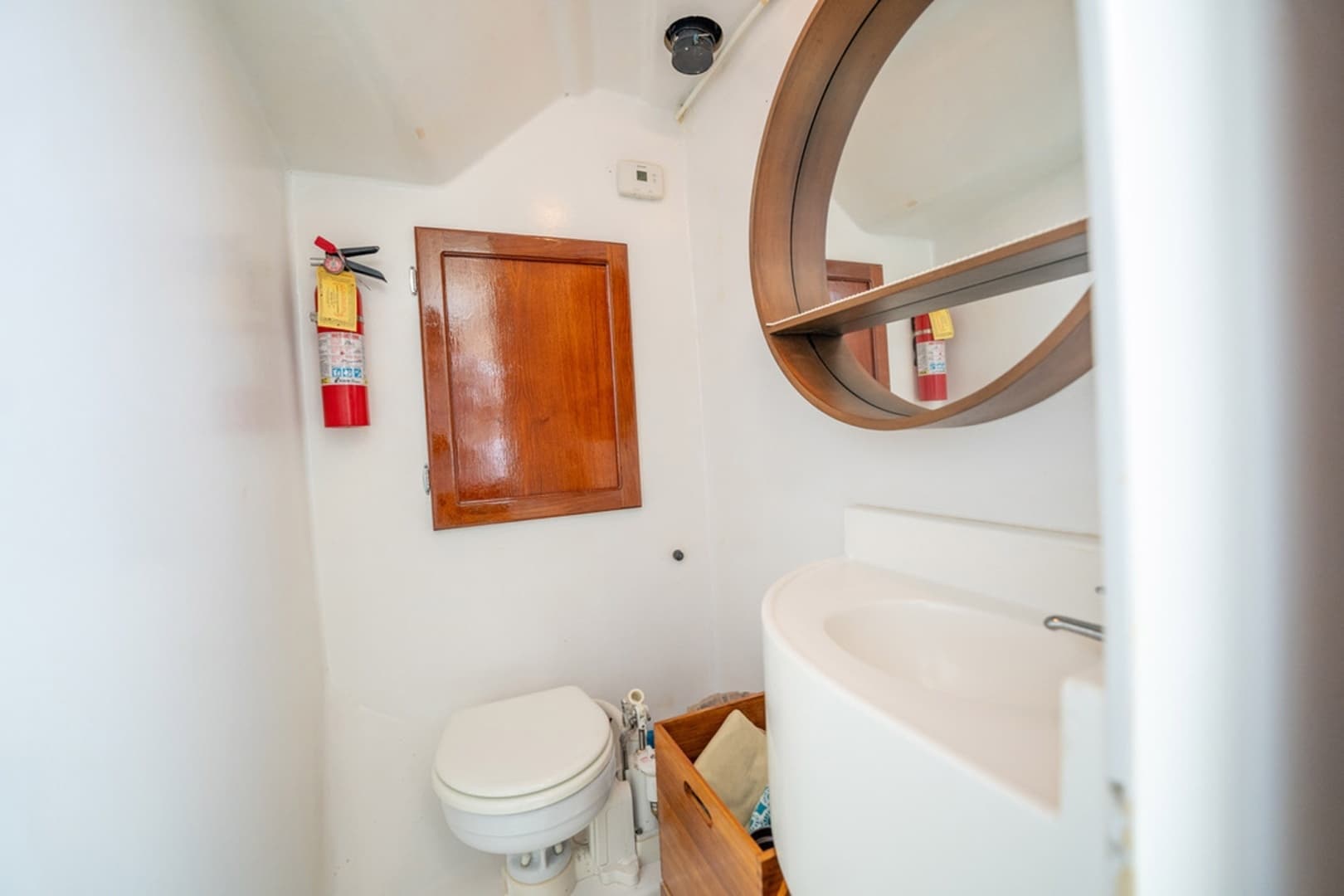 2005 Custom Michael Fritz 34' Pilothouse - Image 13