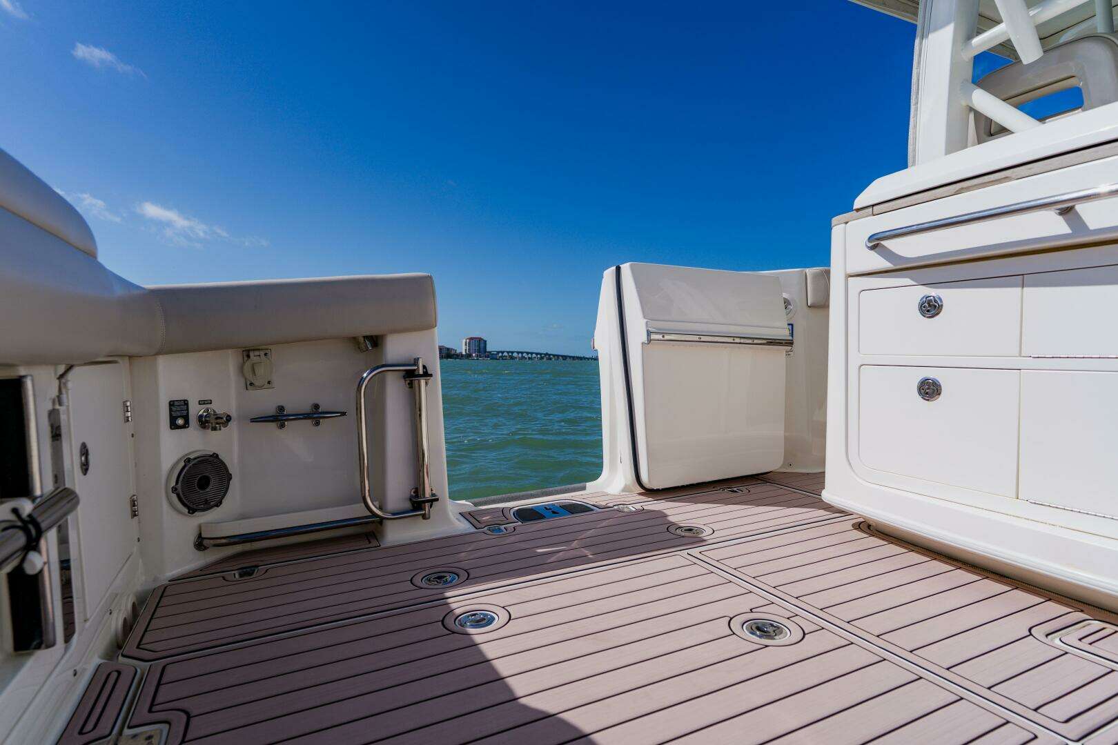 2019 Boston Whaler 380 Outrage - Image 28