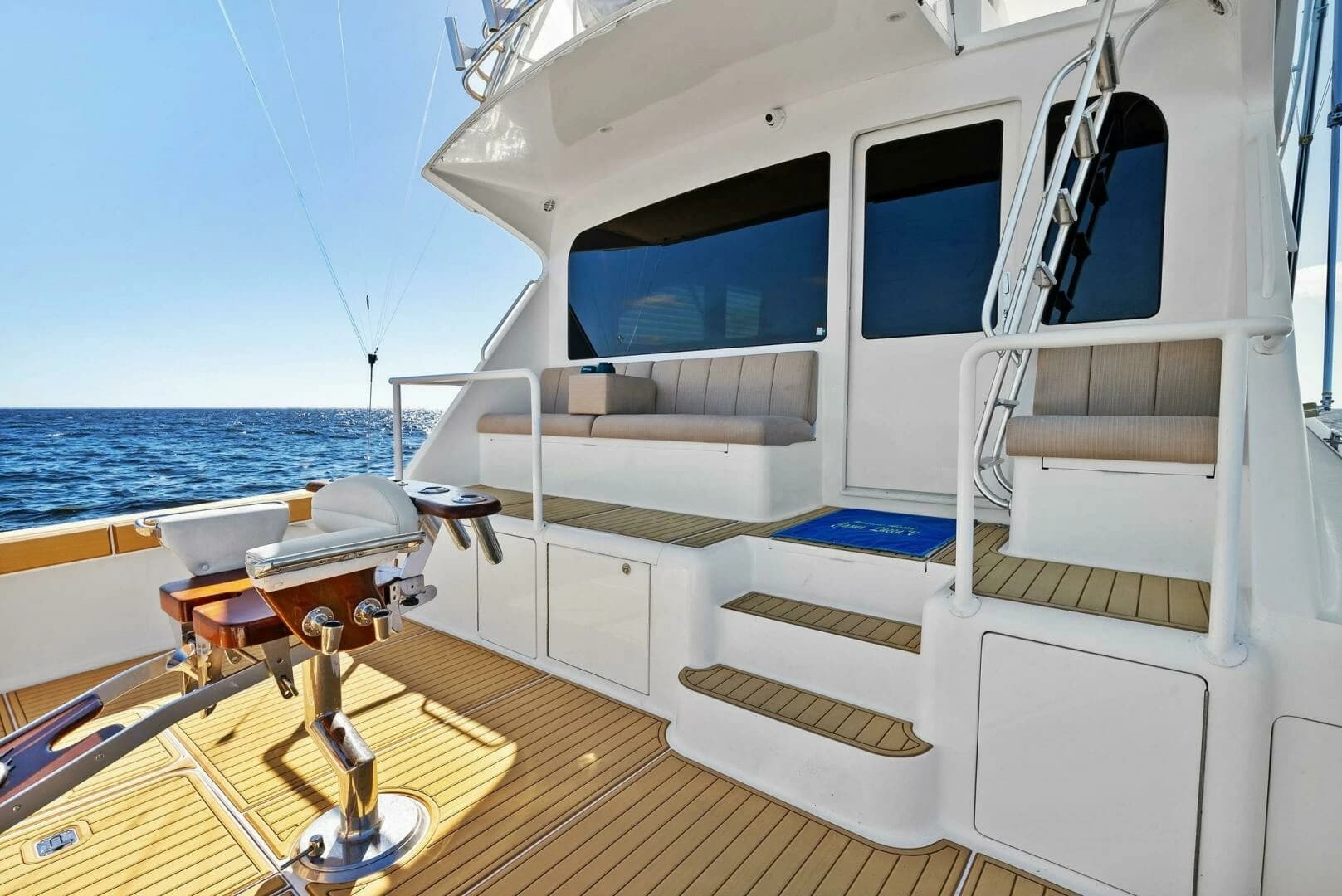 2002 Viking 65 Convertible - Image 6