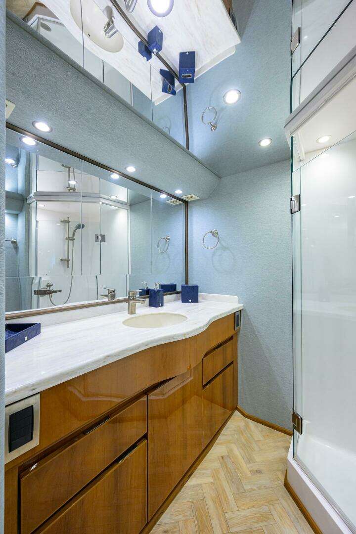 2014 Viking 76 Enclosed Bridge - Image 28