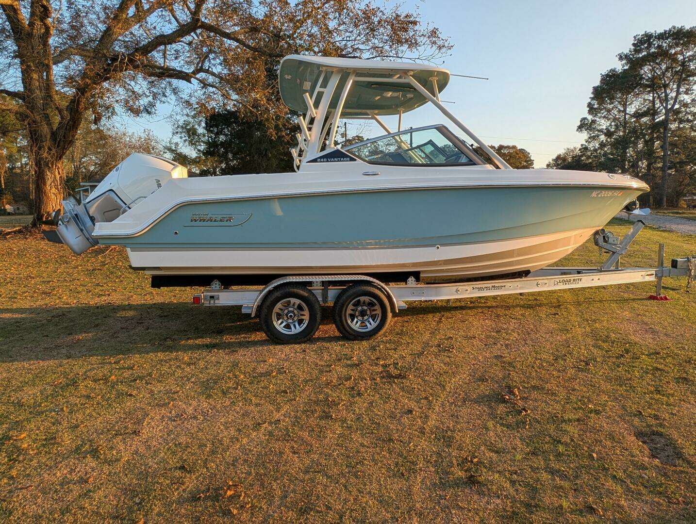 2023 Boston Whaler 240 Vantage - Image 19