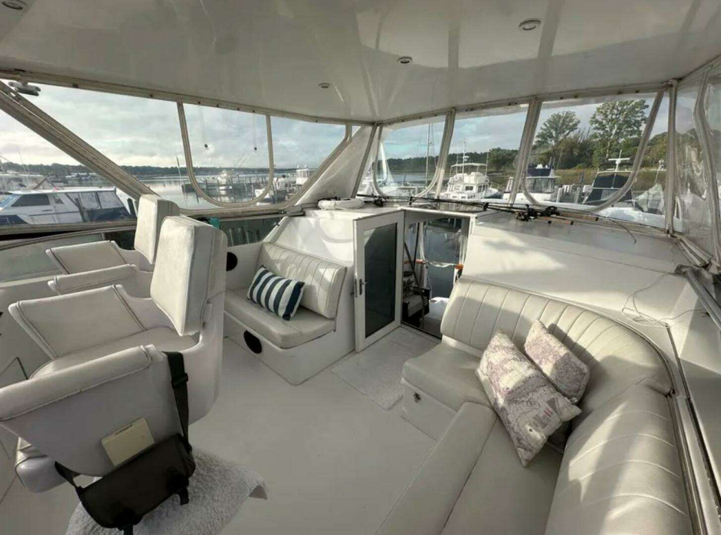 1994 Hatteras 48 Cockpit Motor Yacht - Image 7