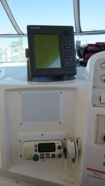 1995 Cruisers Yachts 3175 Rogue - 16