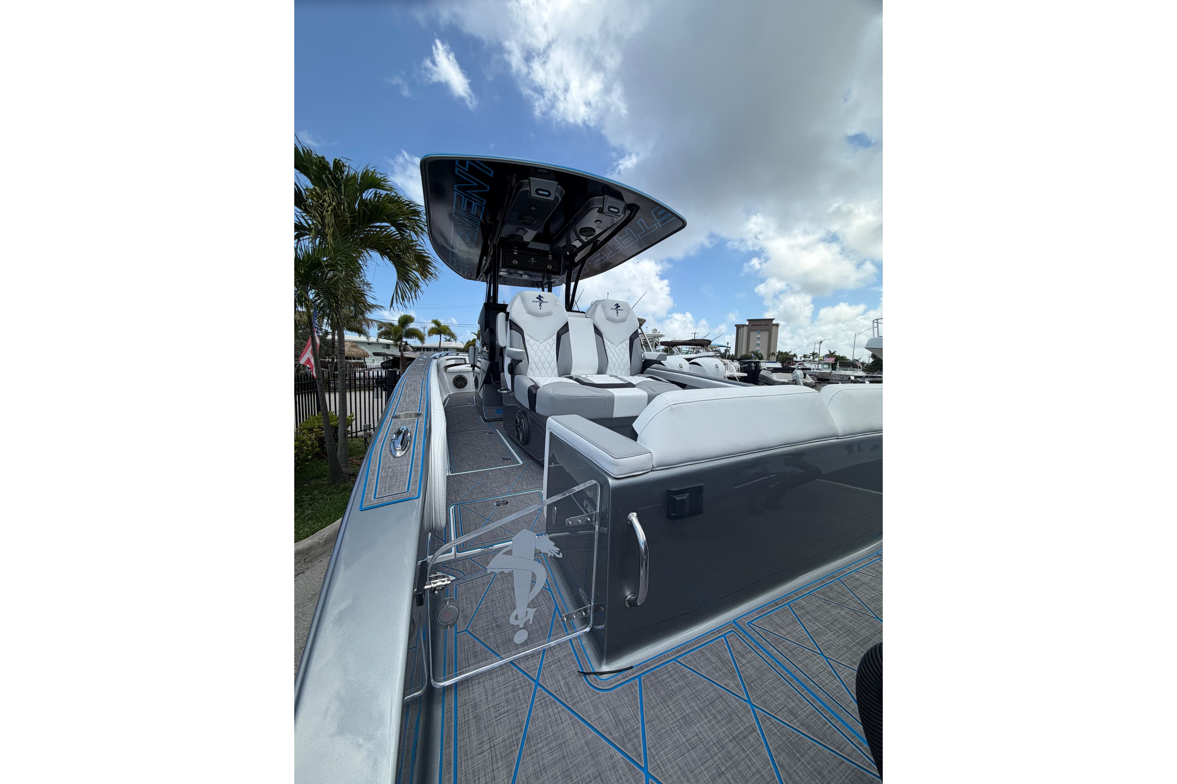 Luxury Statement 350 Open boat, 2027 model, featuring sleek design and modern seating.