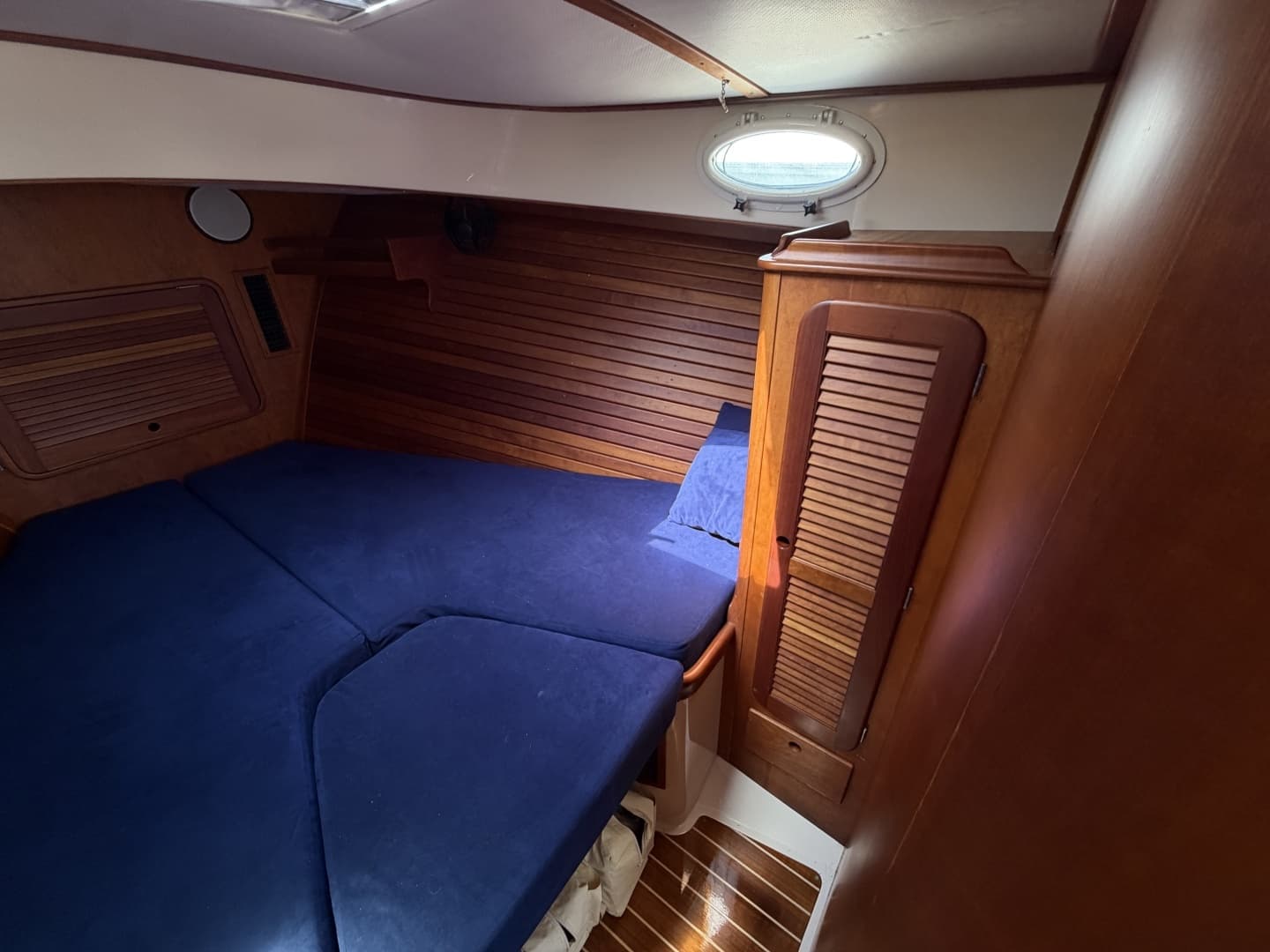 2009 Hinckley Picnic Boat 37 MKIII - Image 19
