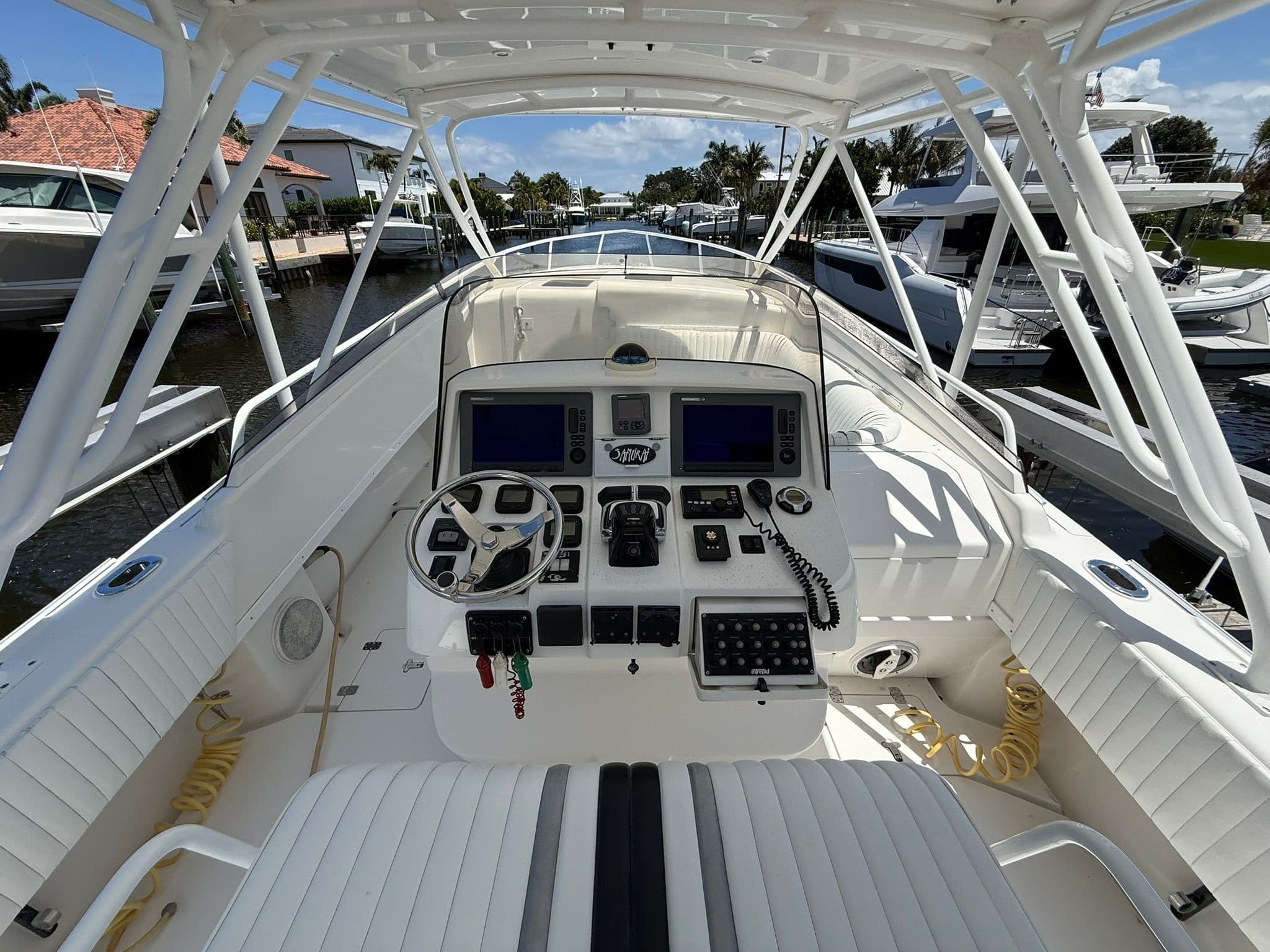 2003 INTREPID 370 CUDDY - Image 7