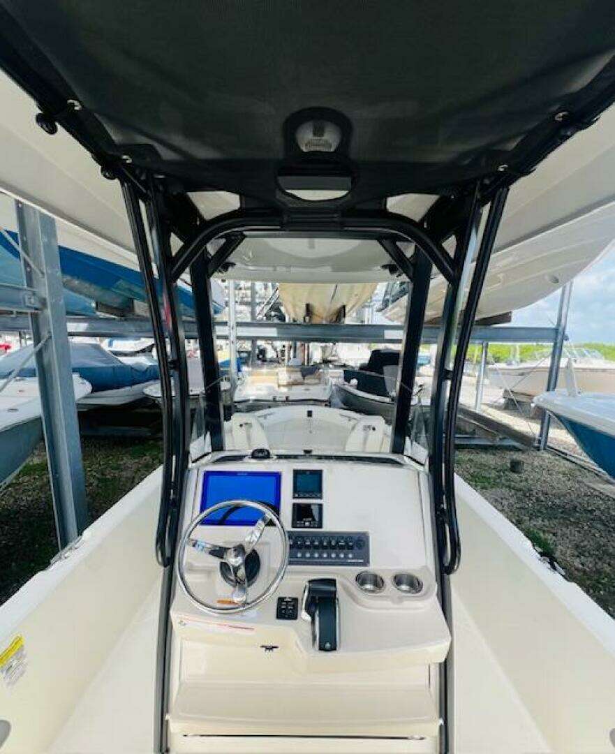 2023 Boston Whaler 250 Dauntless - Image 26