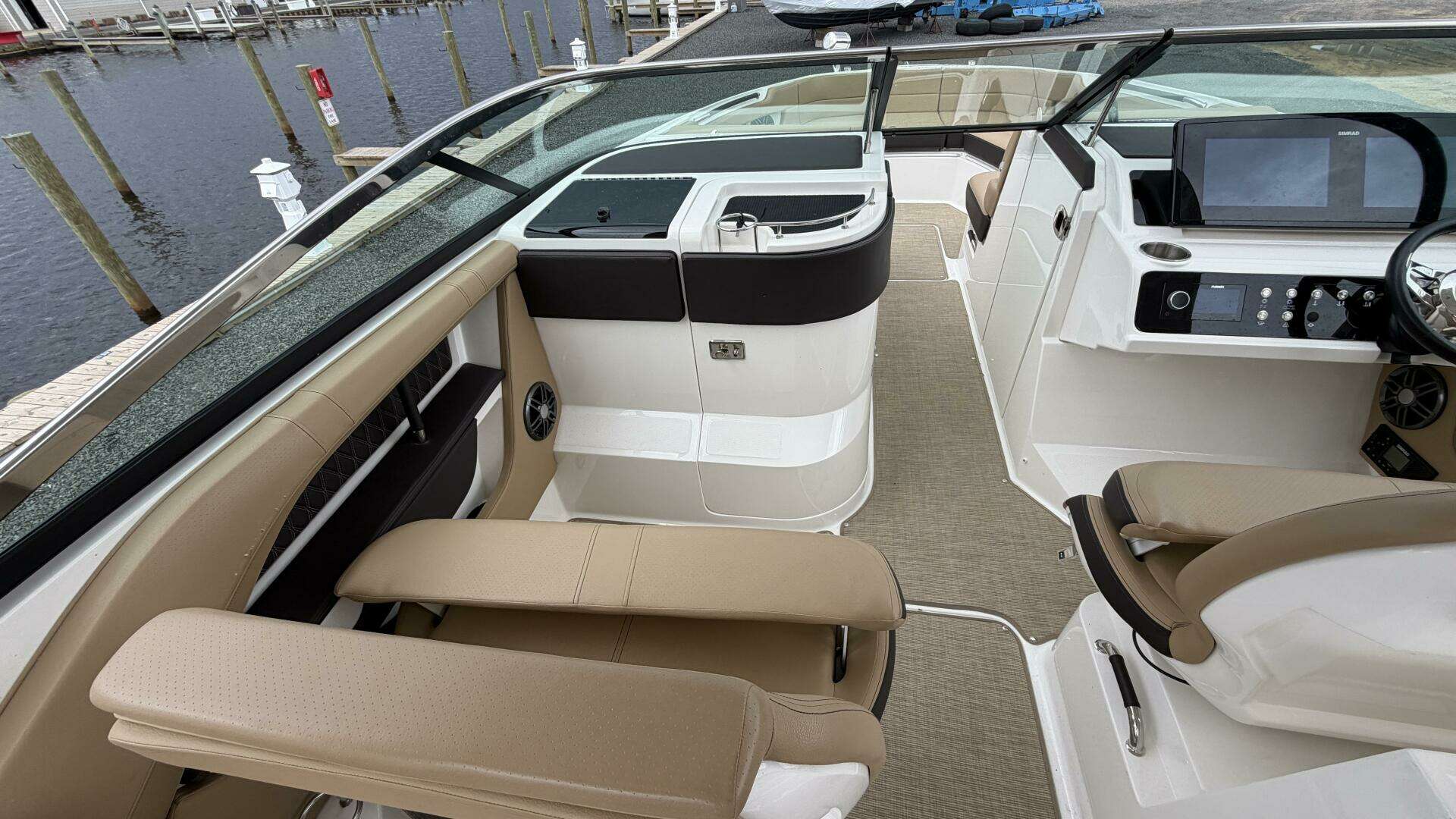 2023 Sea Ray SLX 310 OB - Image 25