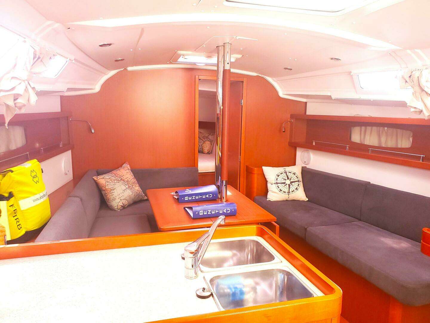 2015 Beneteau Oceanis - Image 26