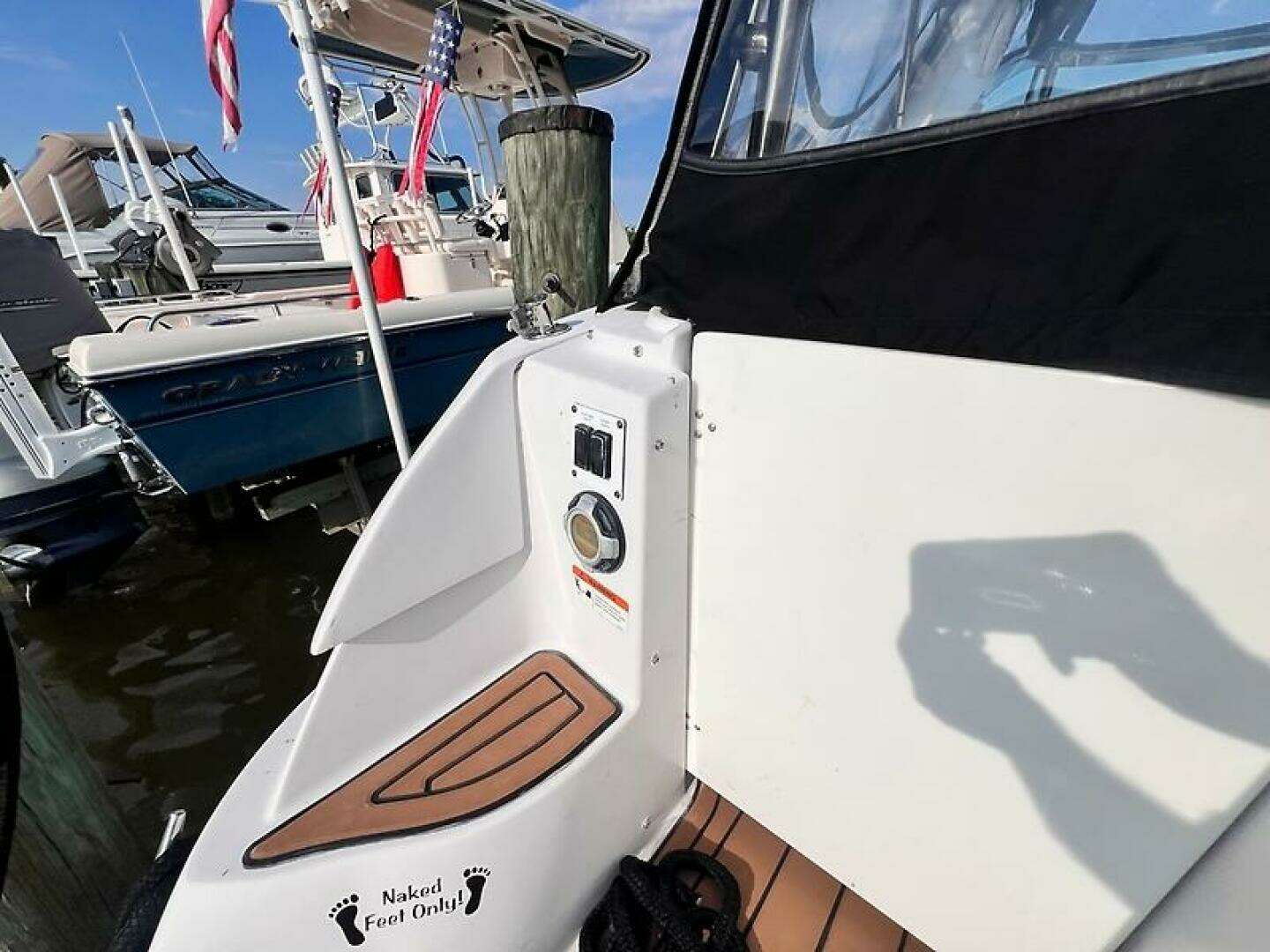 2009 Four Winns V338 - Image 11