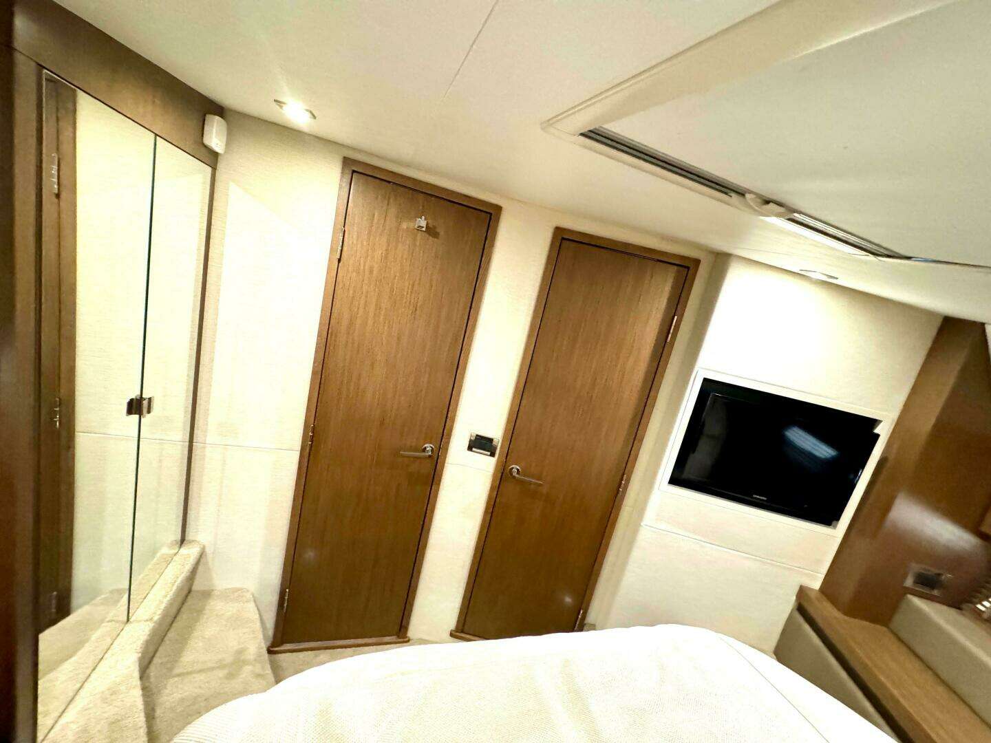 2017 Sea Ray 510 Sundancer - Image 46