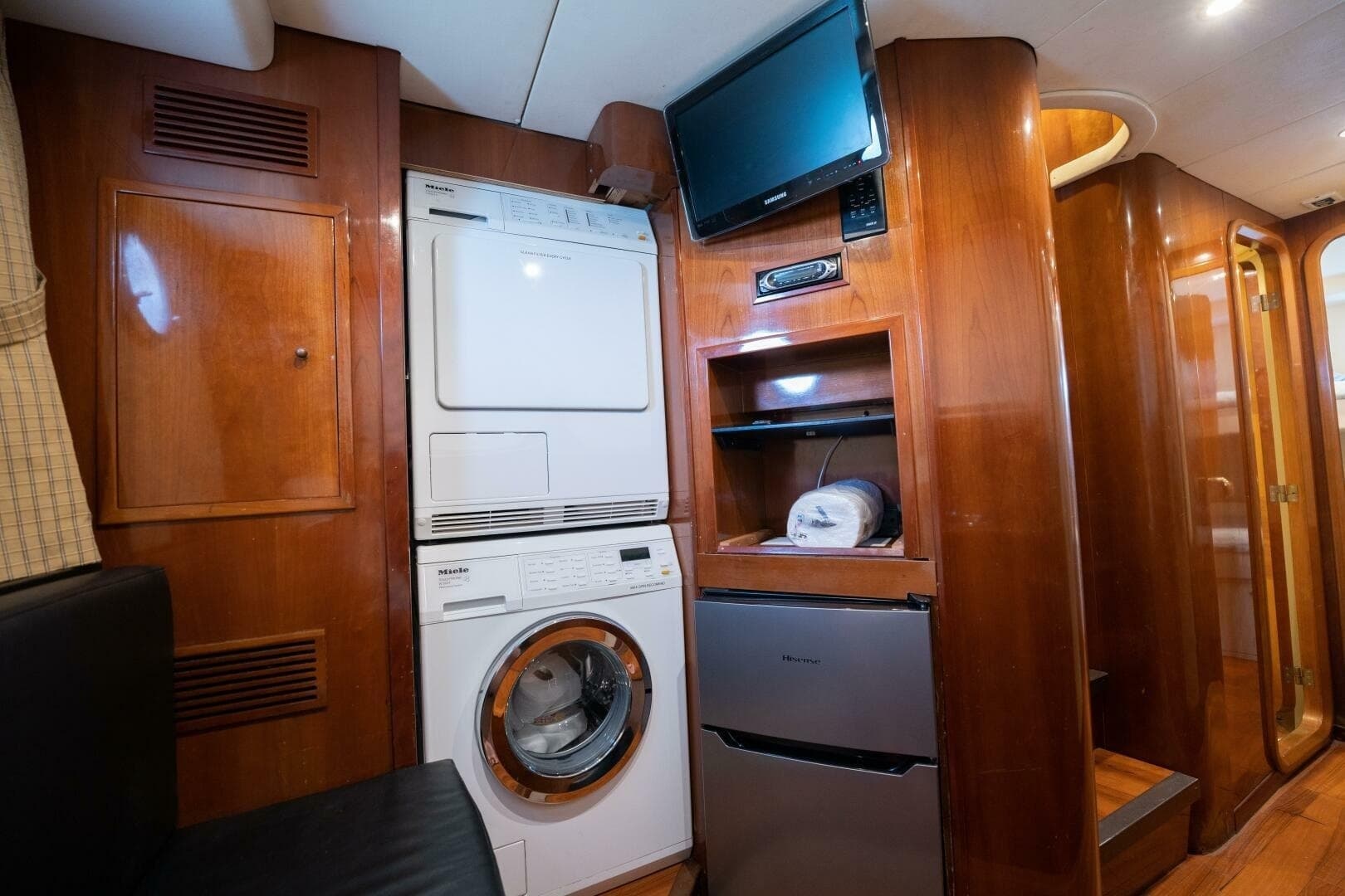 2004 Azimut 80 Carat - Image 24