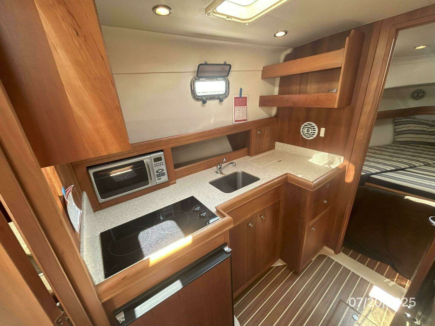 2006 Mainship Pilot - Image 35