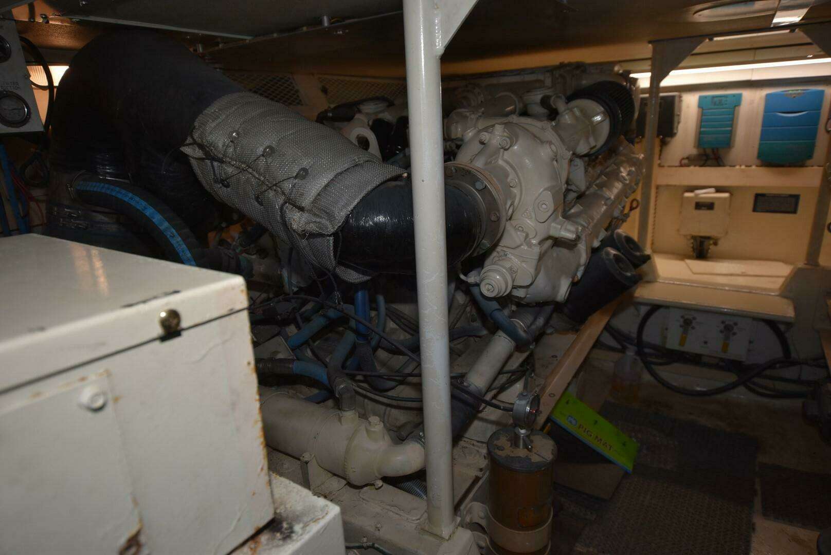 1997 Viking 50 Convertible - Image 28