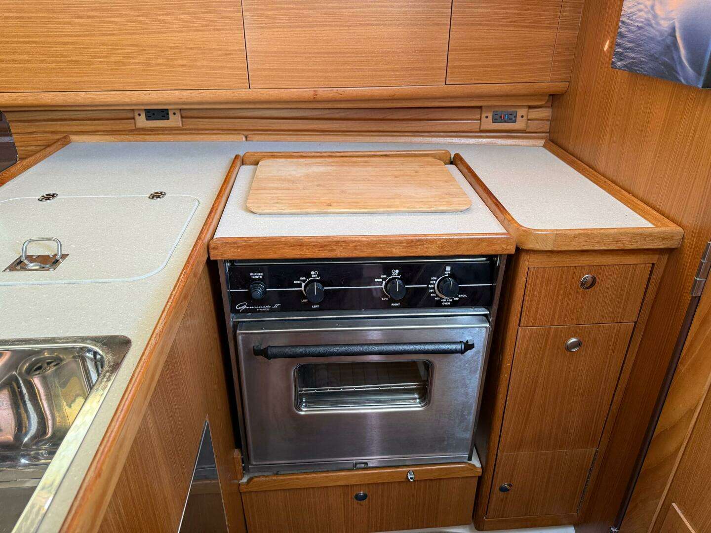 2011 Catalina 355 - Image 31