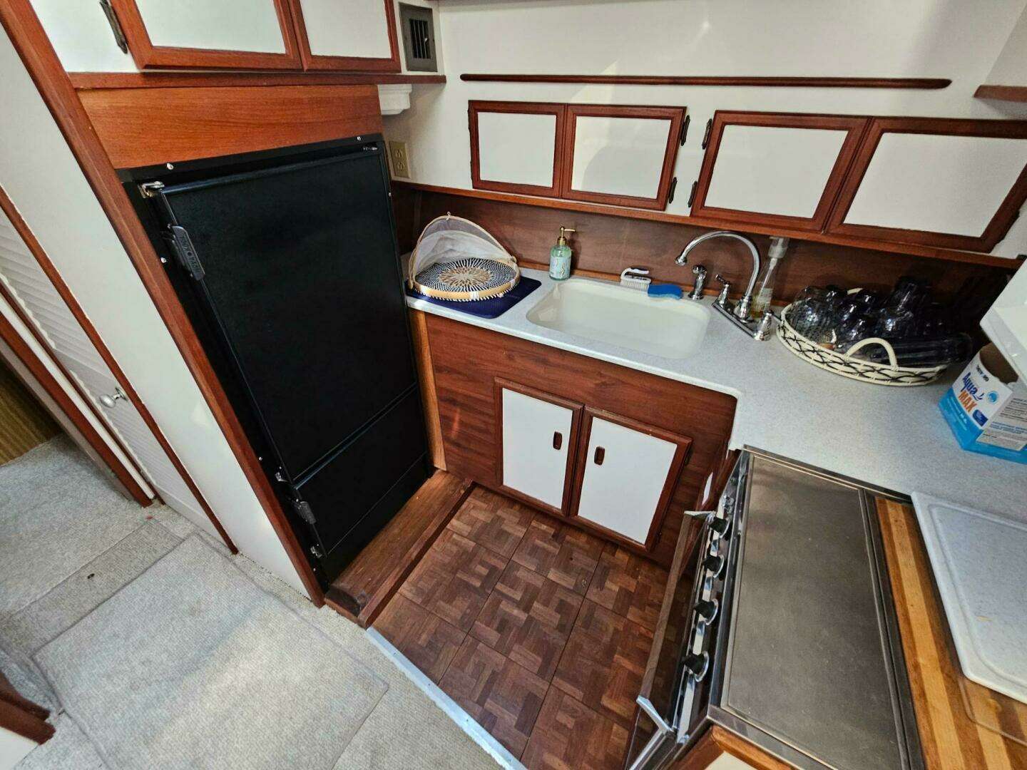 1977 Viking 43 Aft Cabin - Image 10