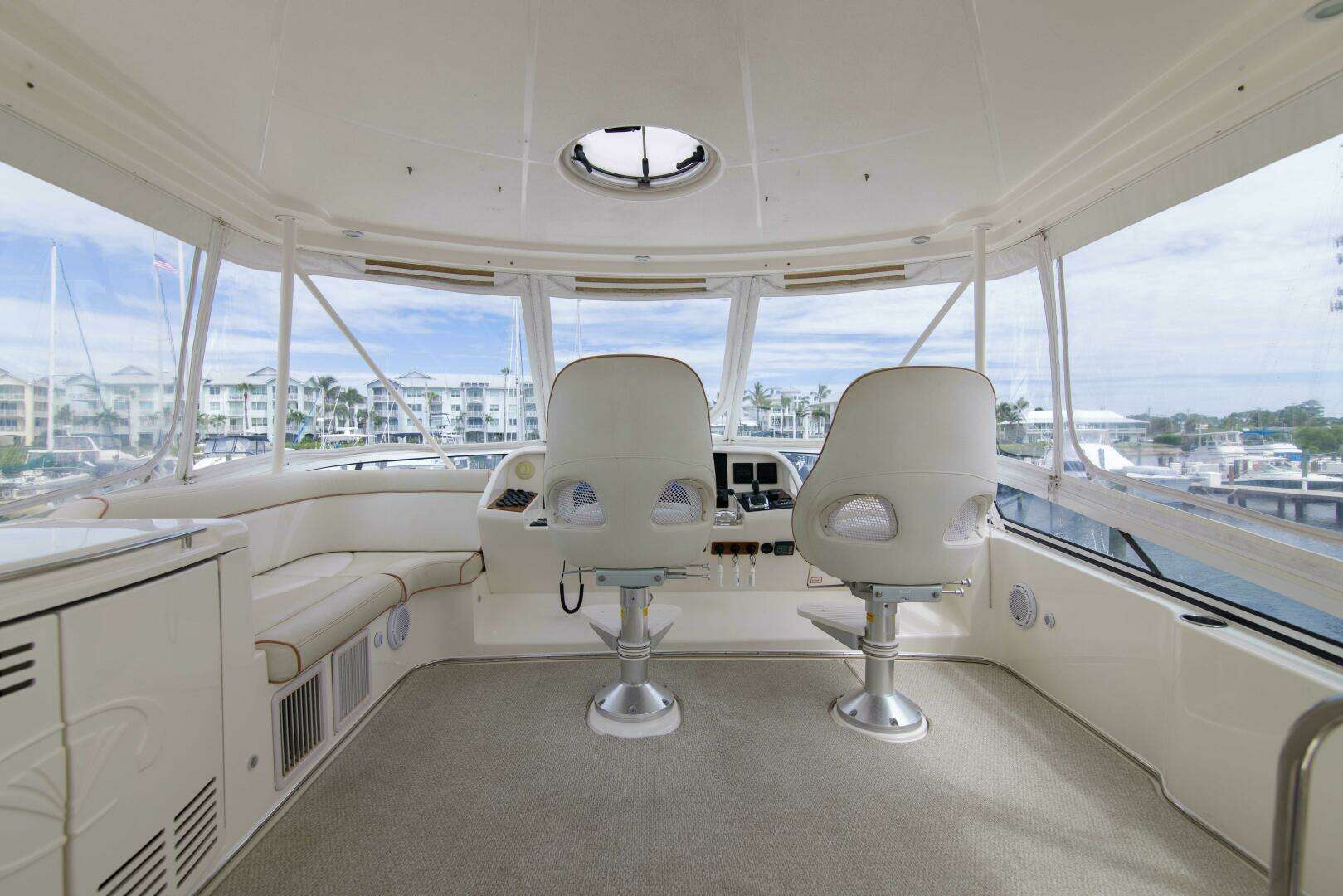 2009 Silverton 52 Ovation - Image 9